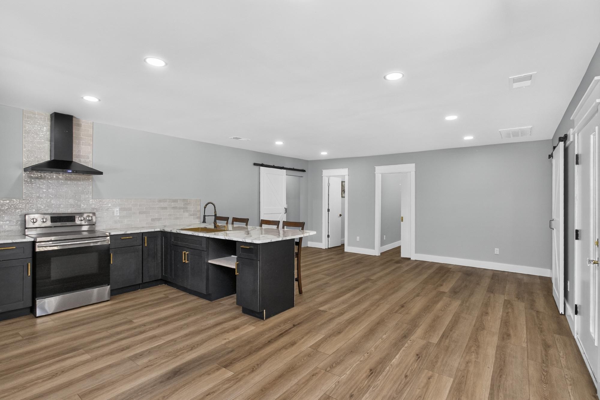 332 Meadow Ln