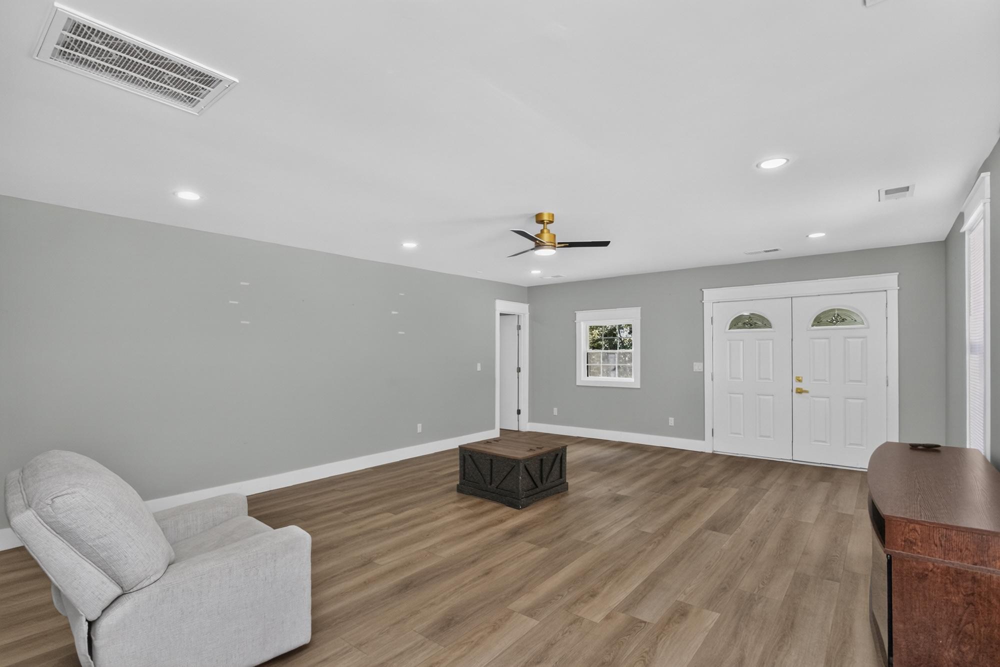 332 Meadow Ln