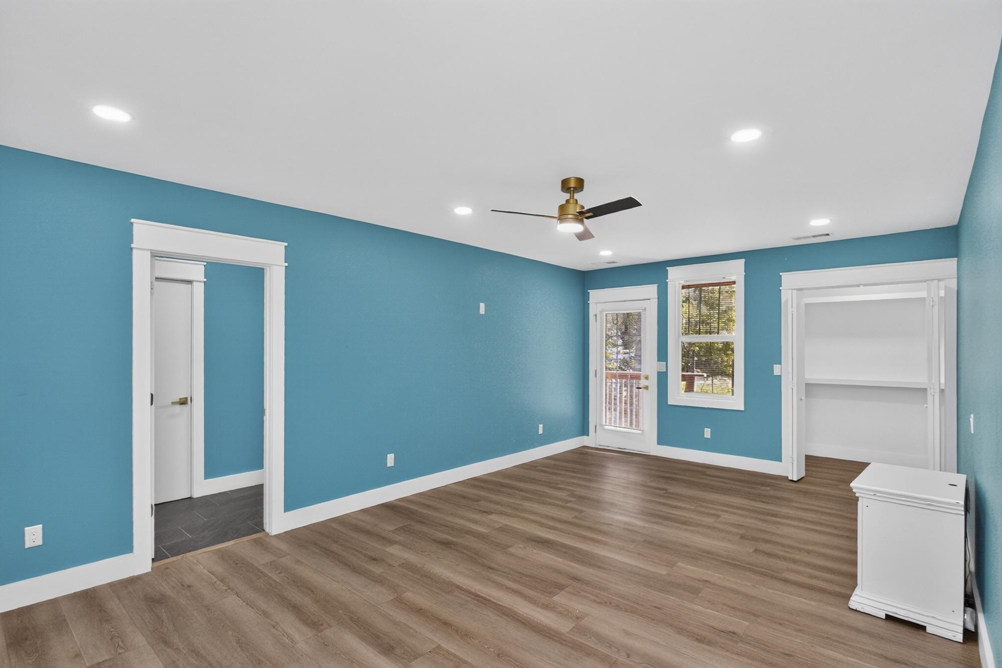 332 Meadow Ln