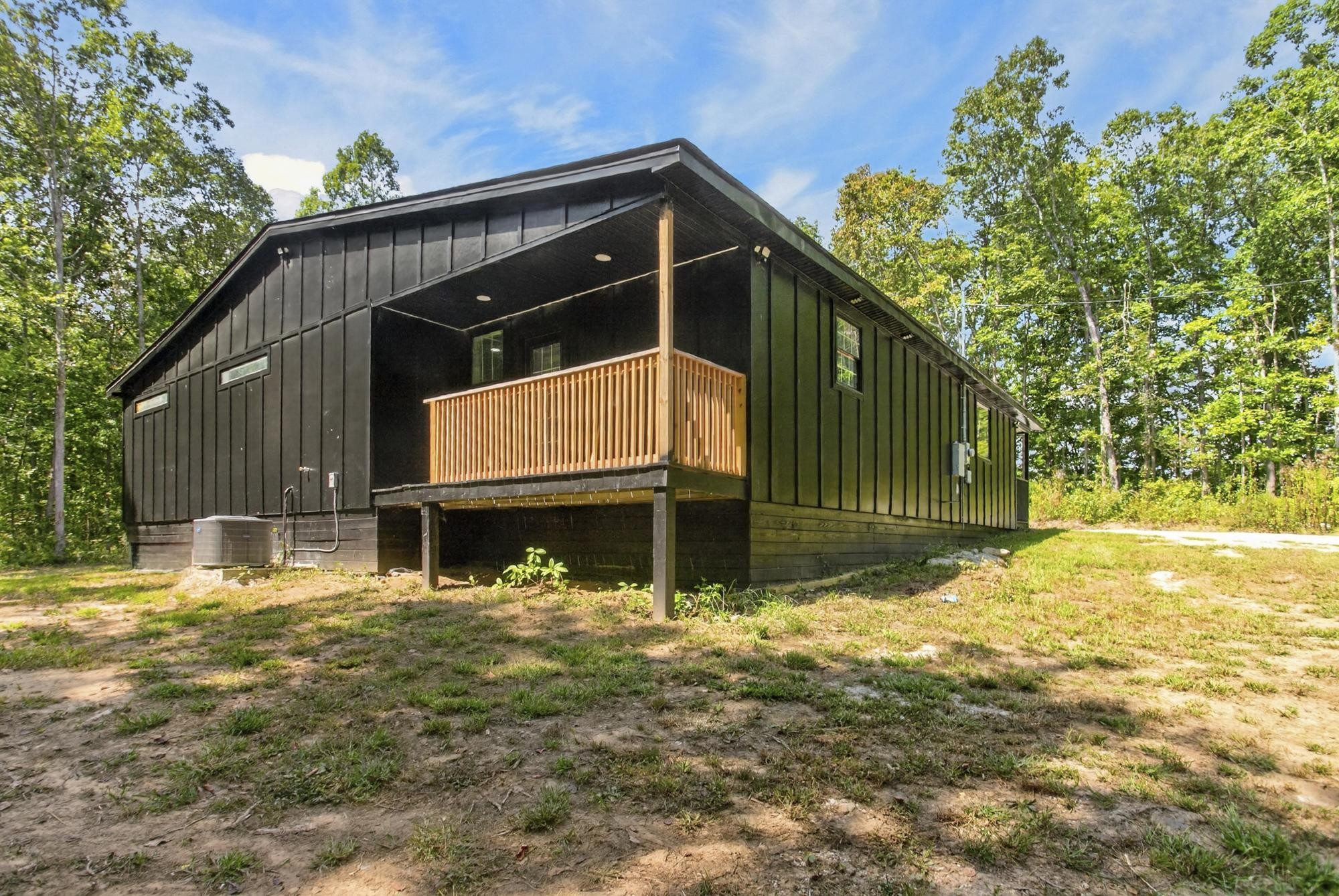 332 Meadow Ln