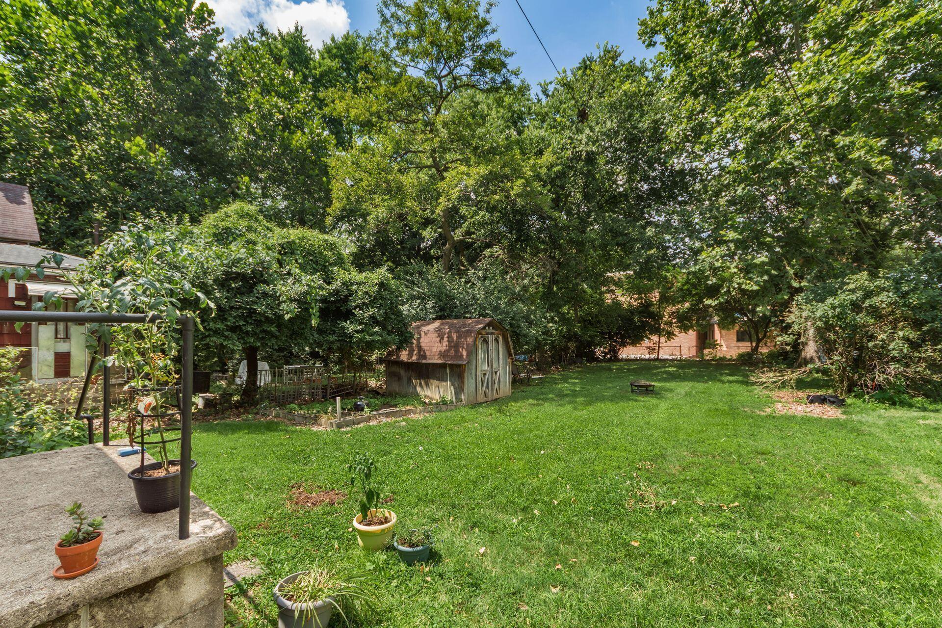 112 W Tompkins Street