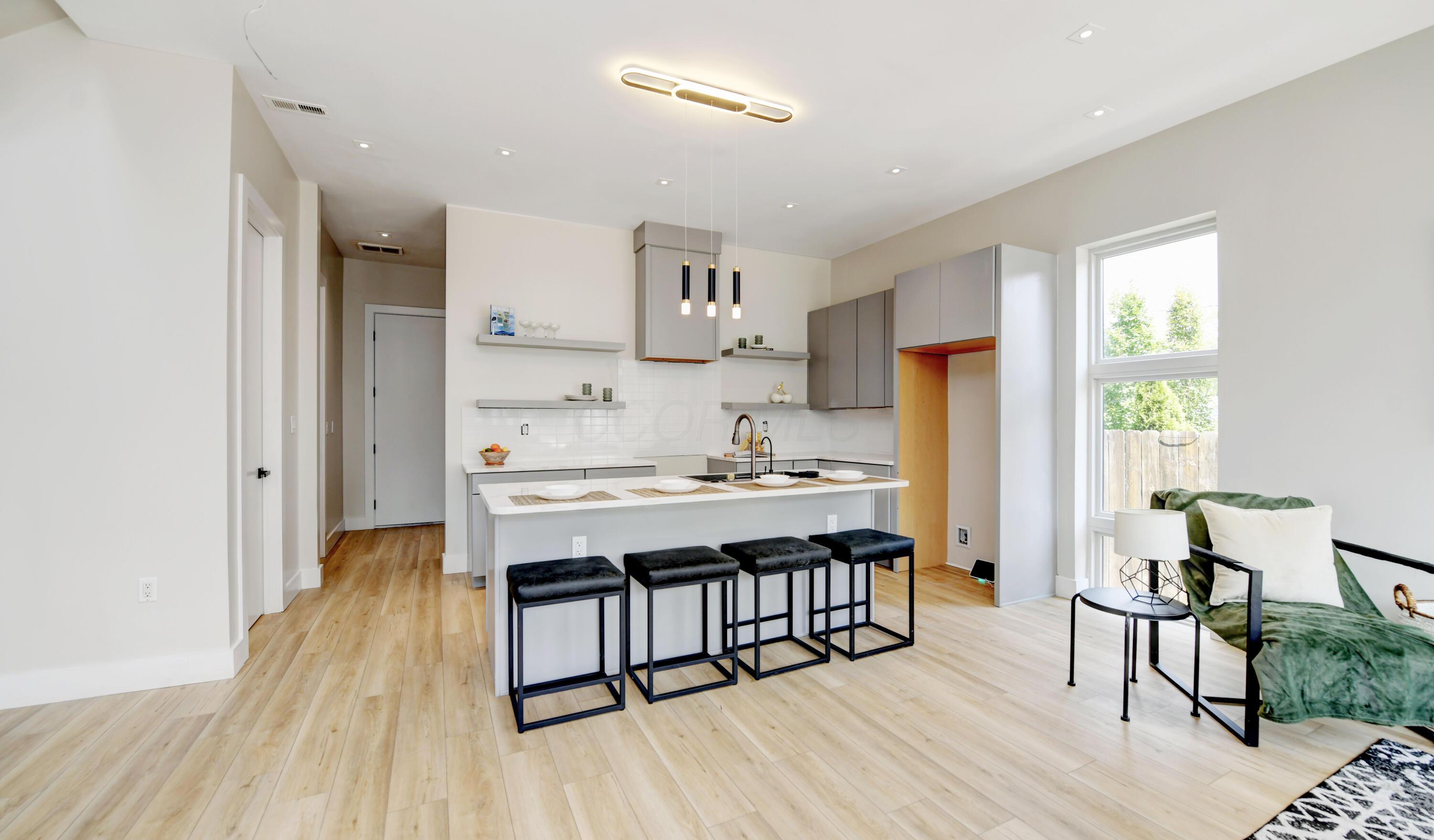 1042 Mcallister Avenue, 44