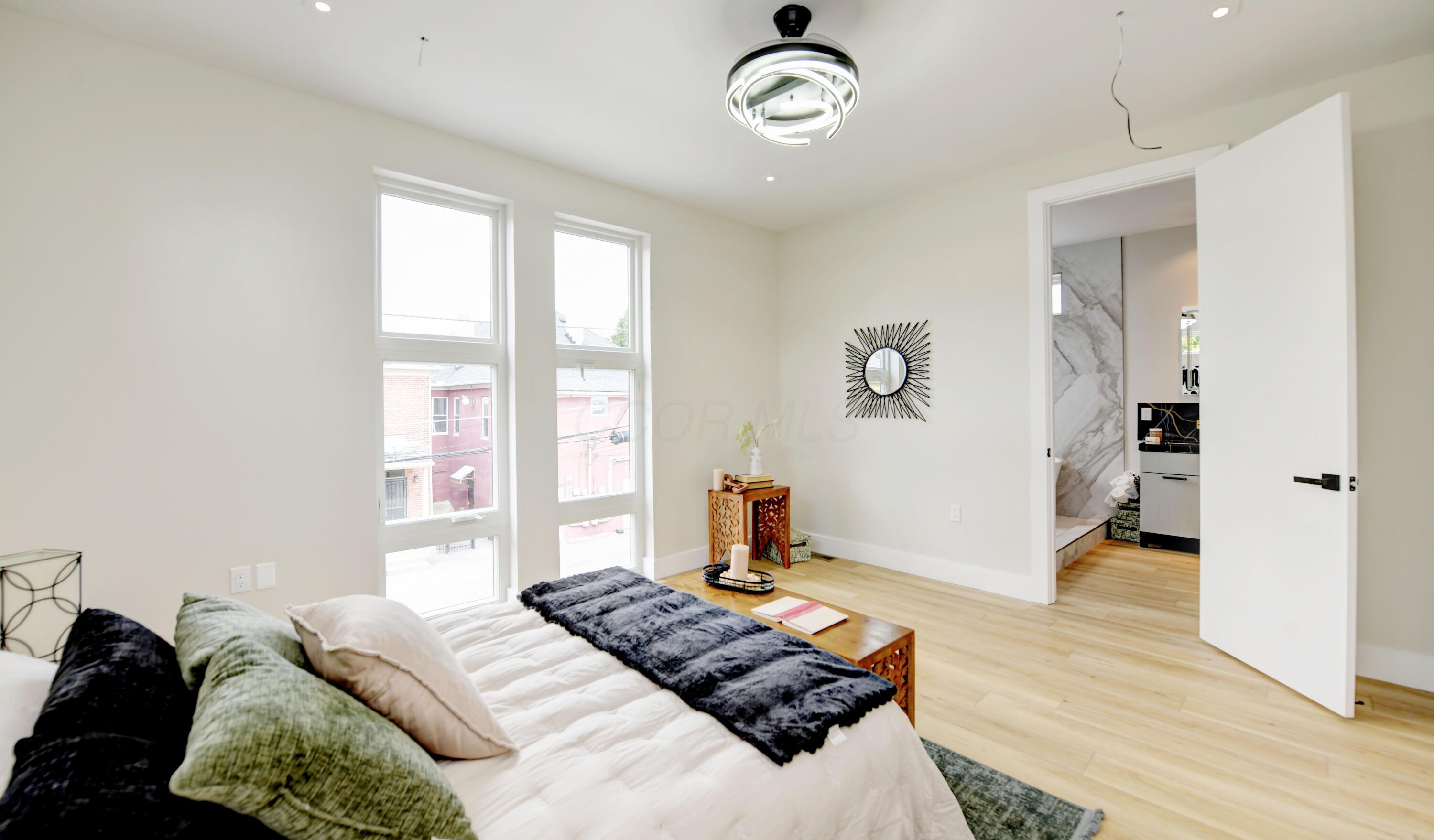 1042 Mcallister Avenue, 44