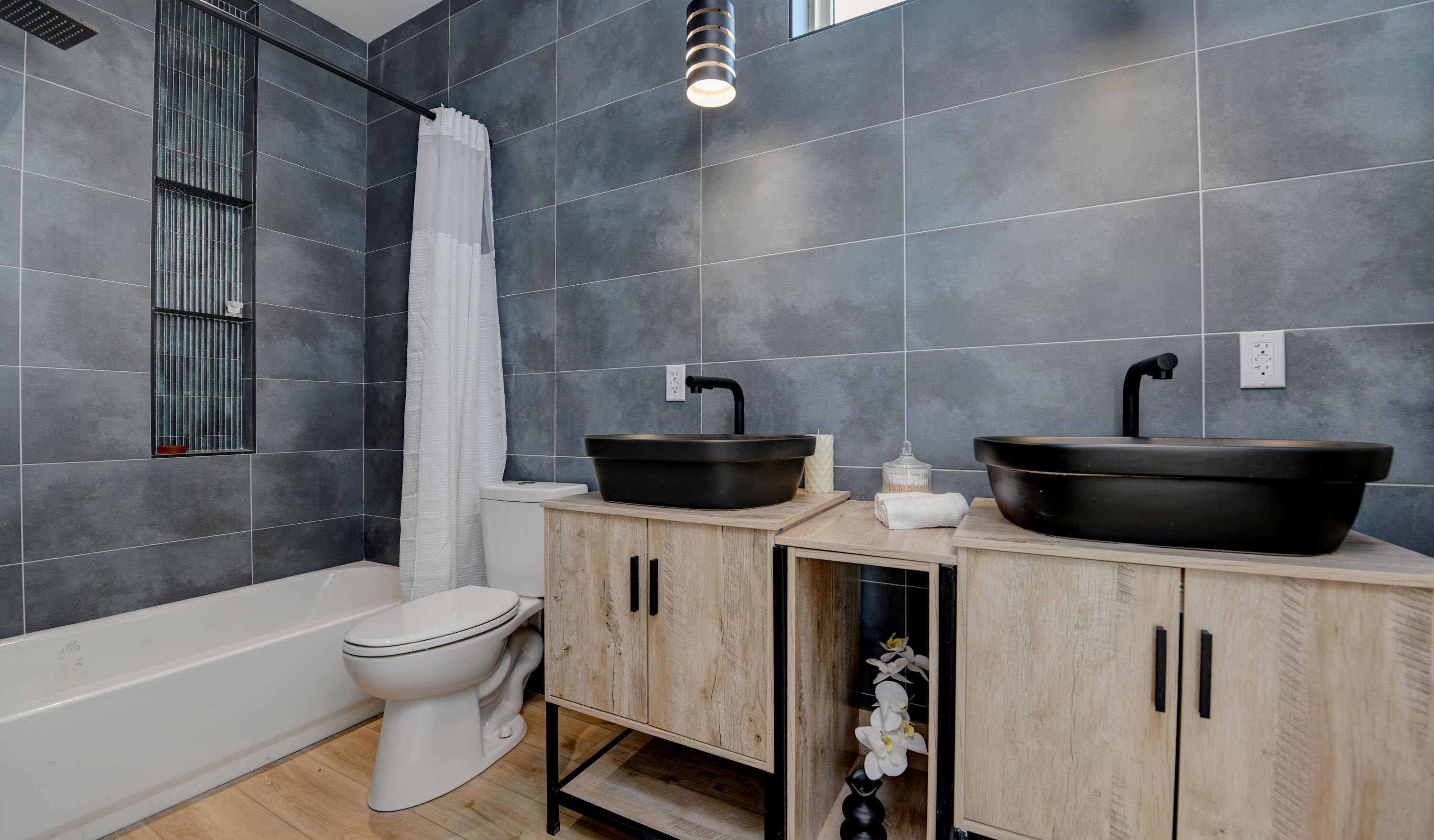 1042 Mcallister Avenue, 44