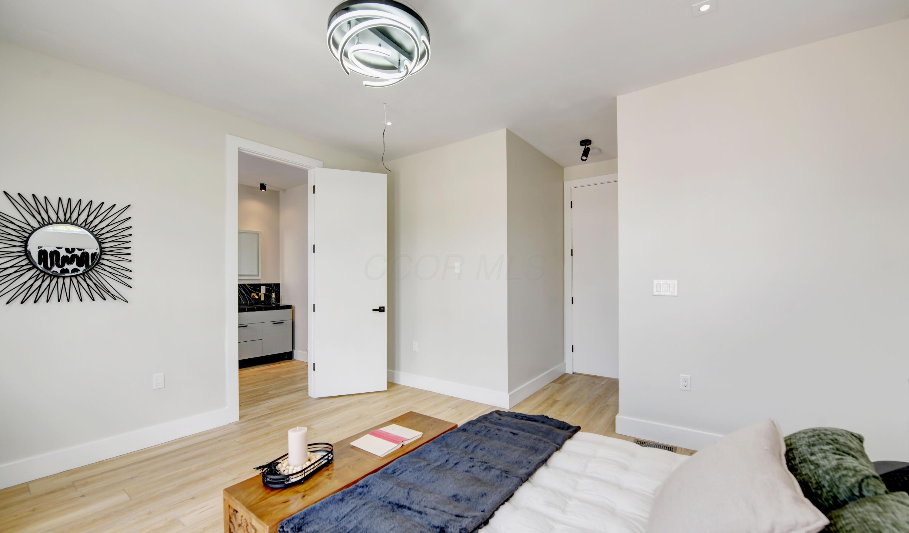 1042 Mcallister Avenue, 44