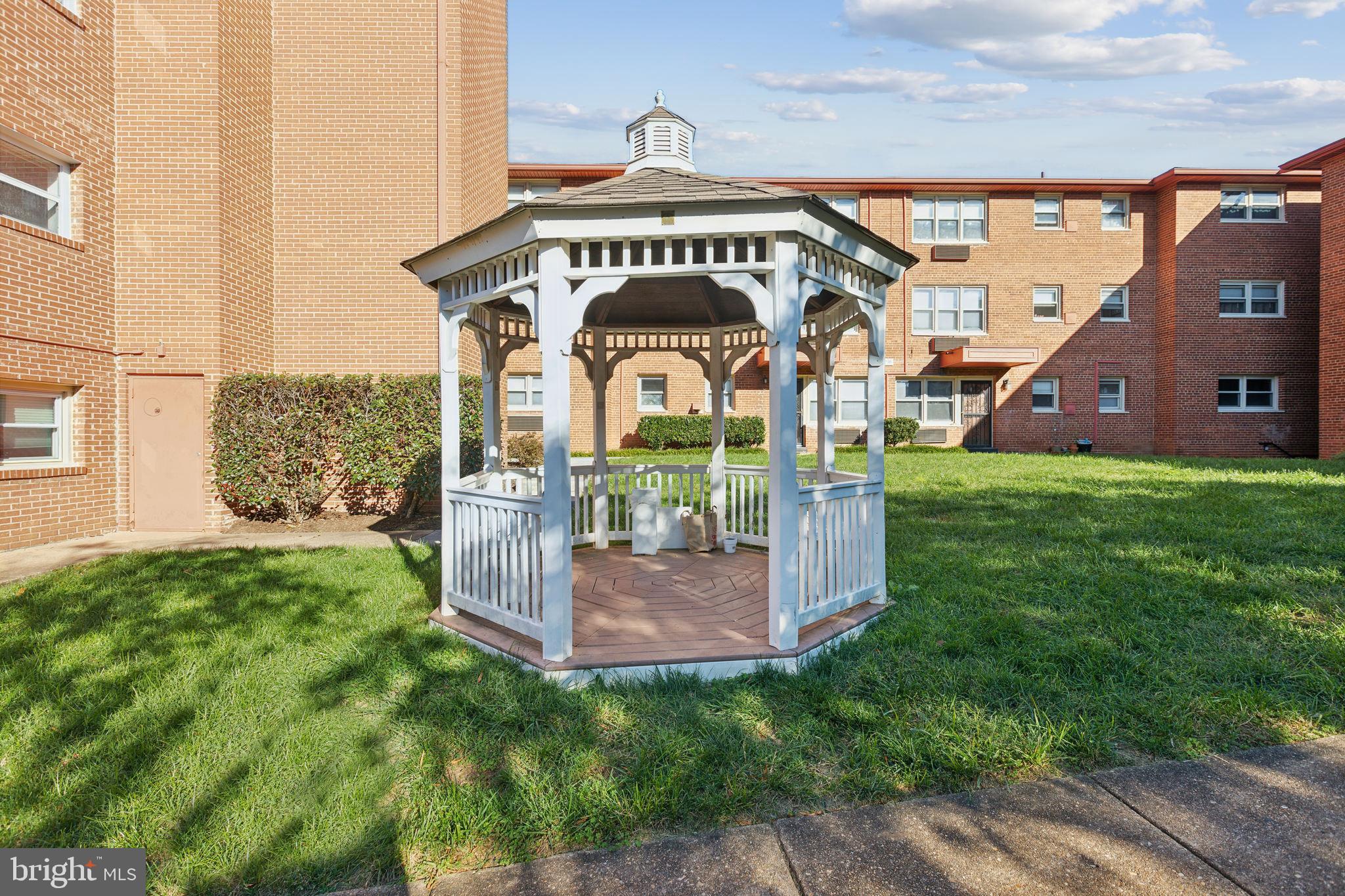 2030 N Woodrow St #4