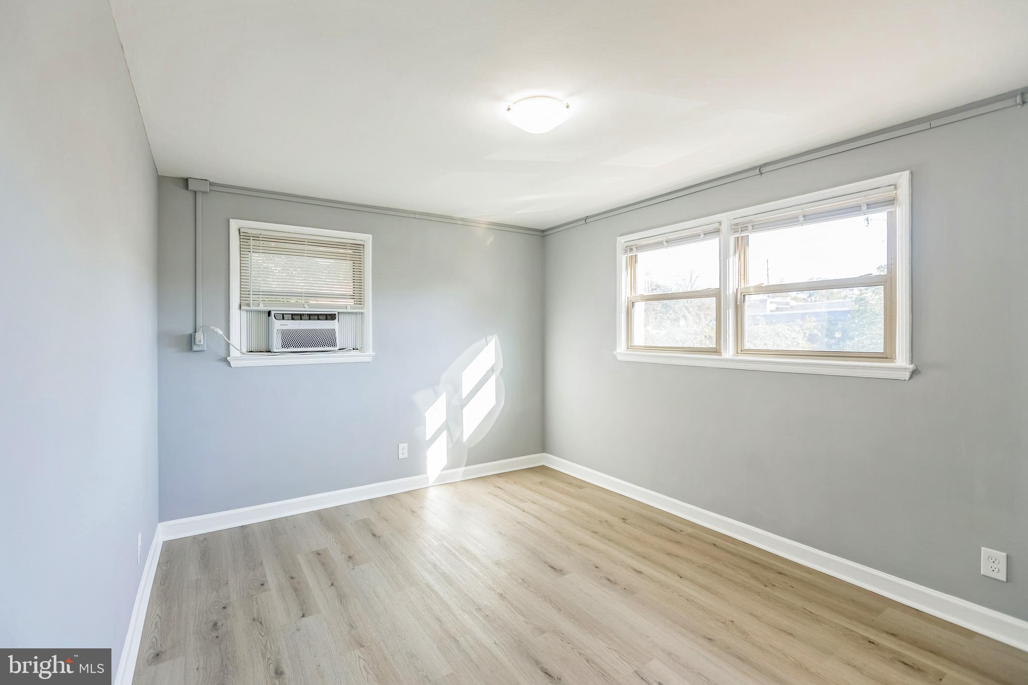 2030 N Woodrow St #4