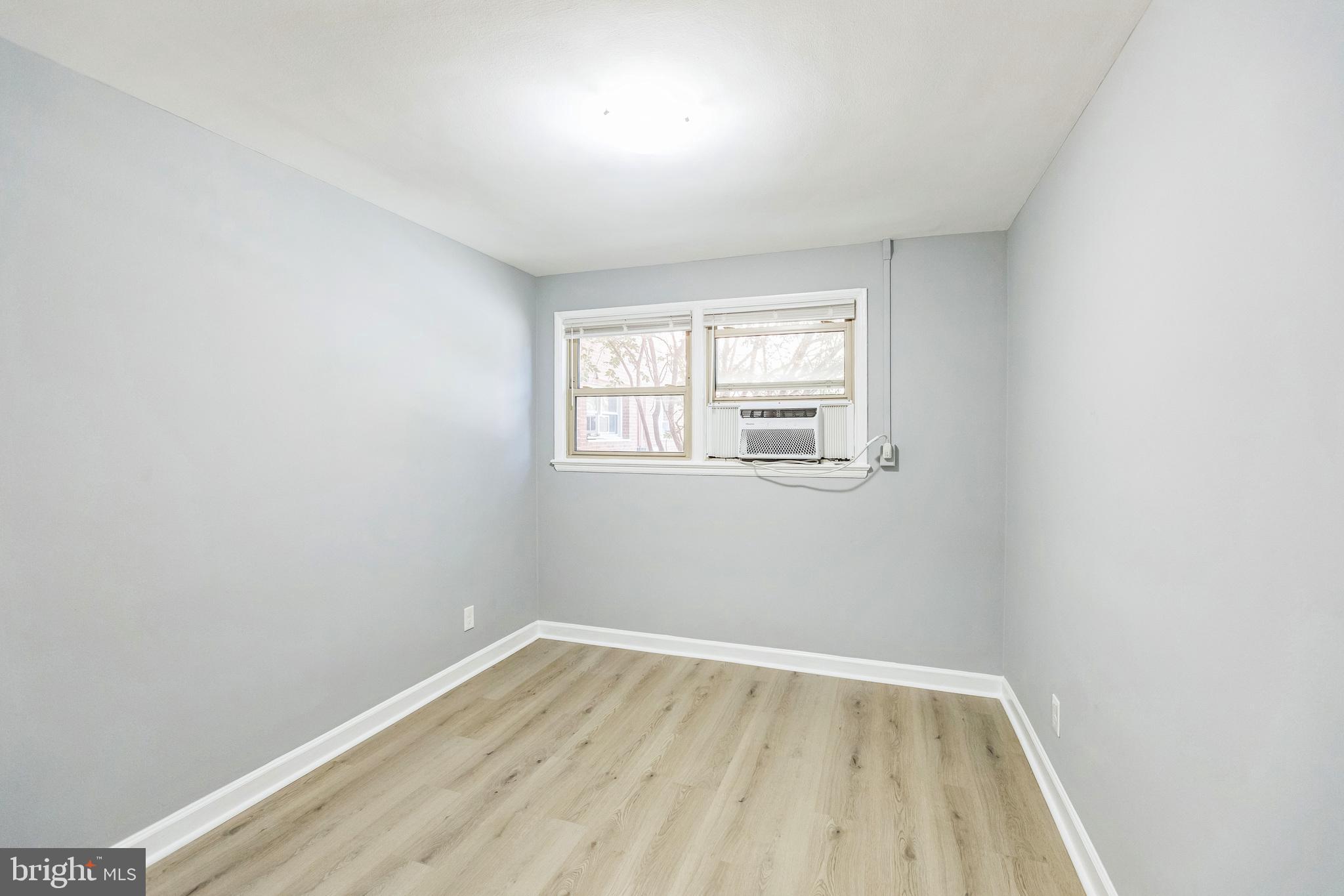 2030 N Woodrow St #4