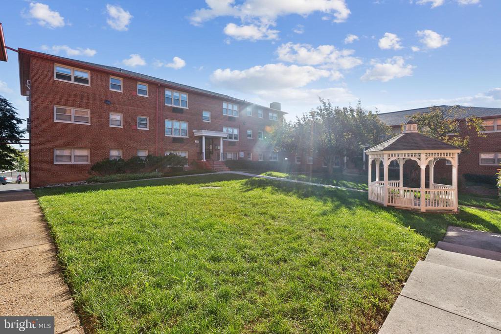 2030 N Woodrow St #4