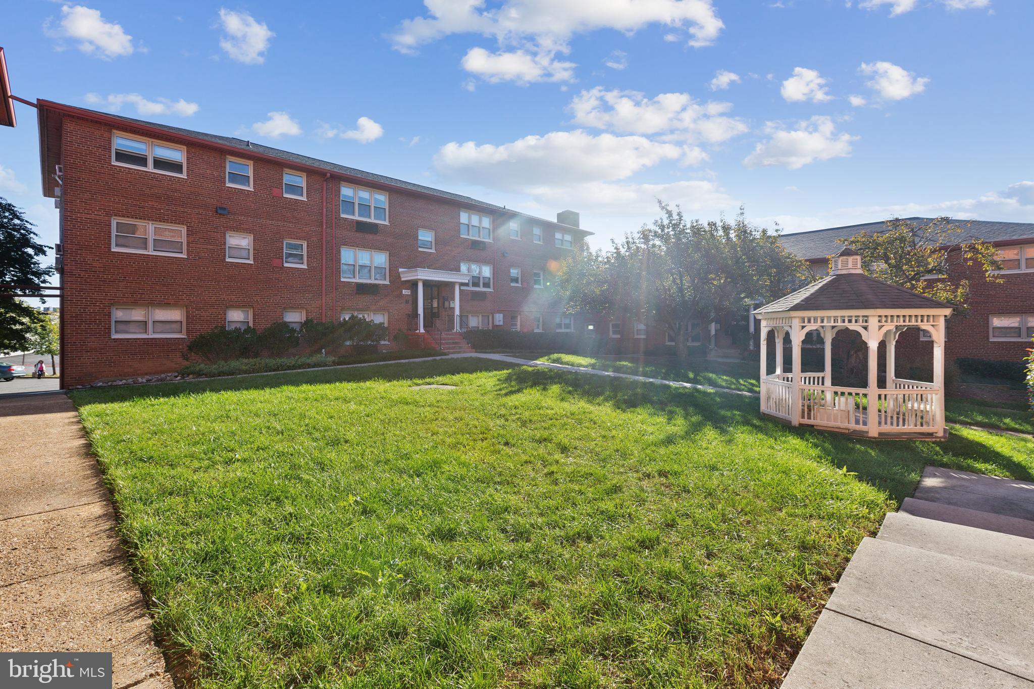 2030 N Woodrow St #4