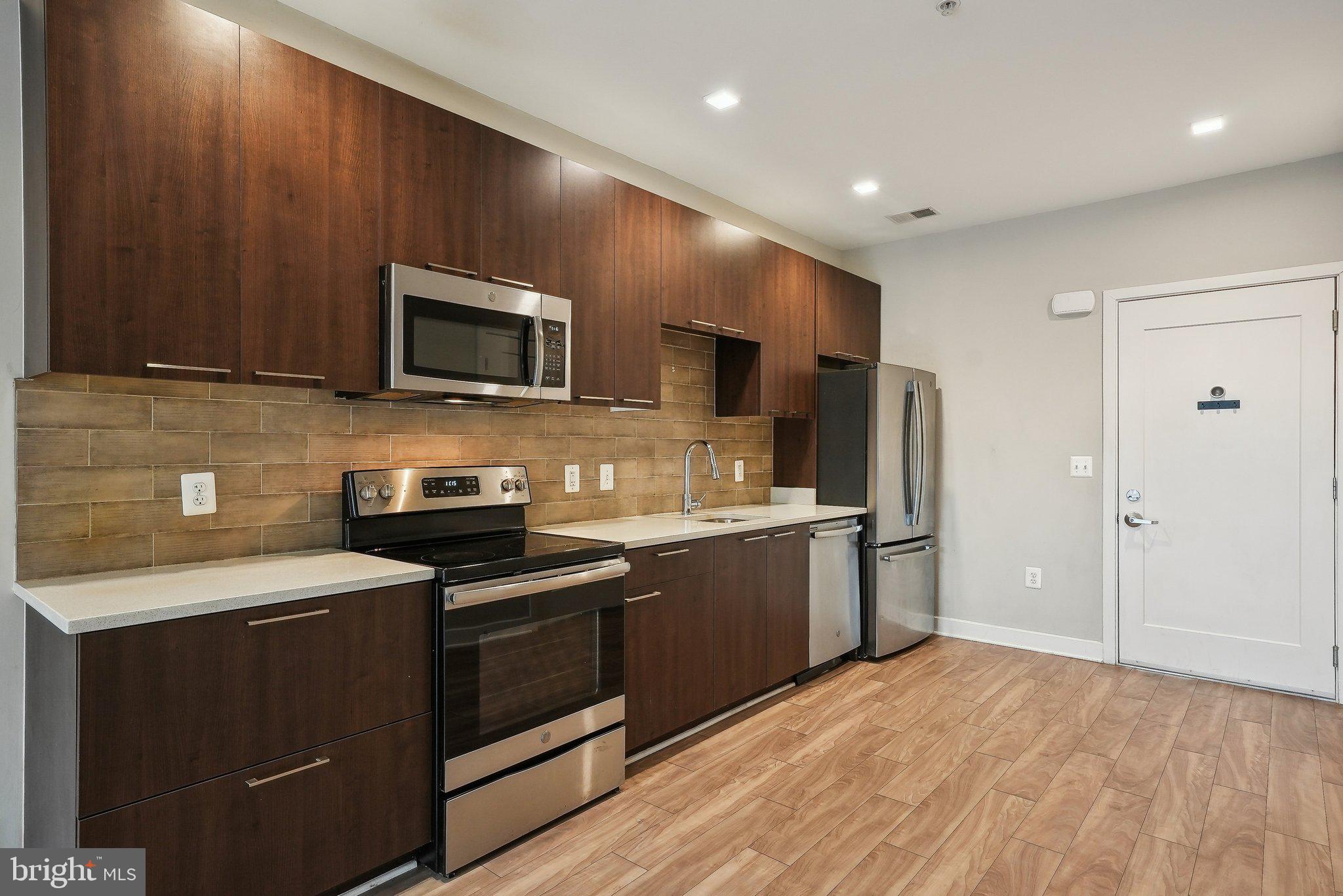 989 S Buchanan St #216