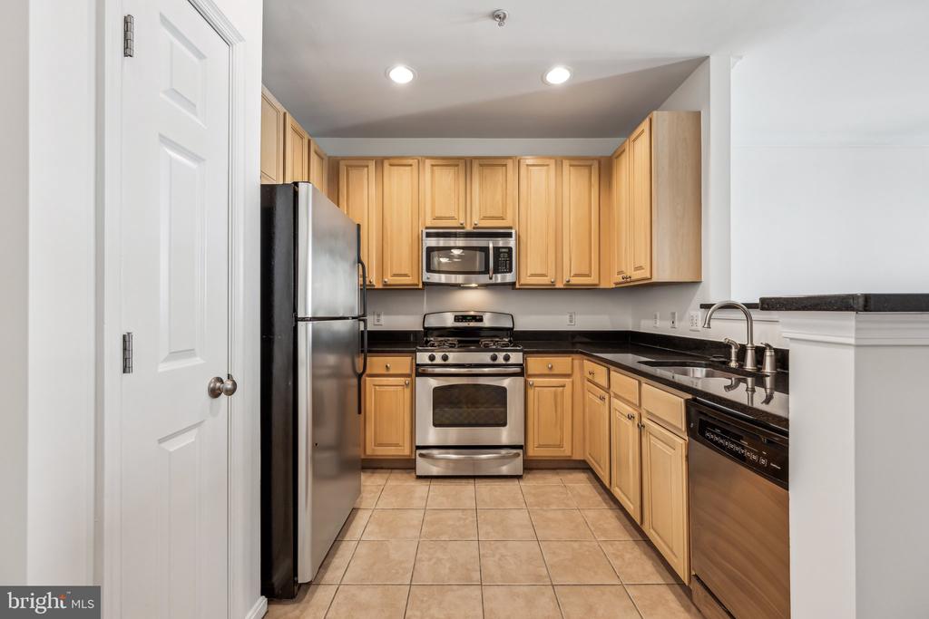 2301 25th St S #302