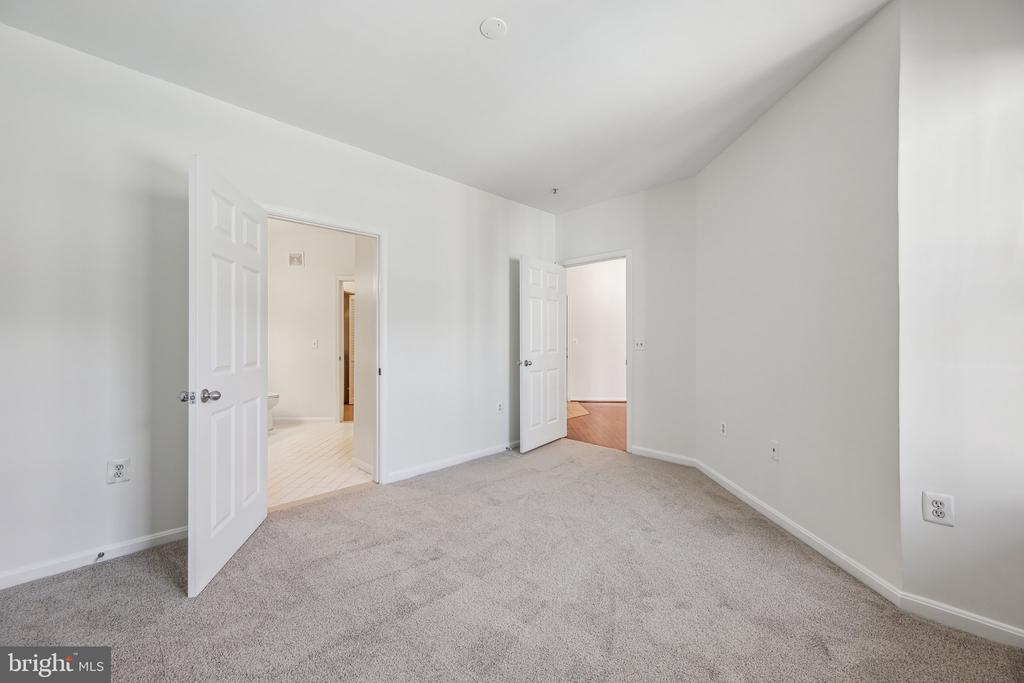 2301 25th St S #302
