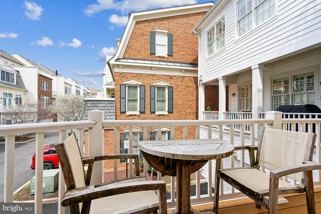 703 ROSE SQUARE