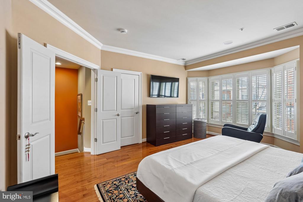 703 ROSE SQUARE
