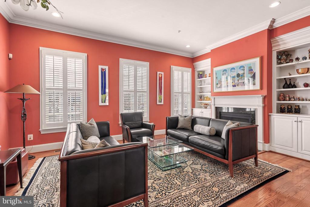 703 ROSE SQUARE