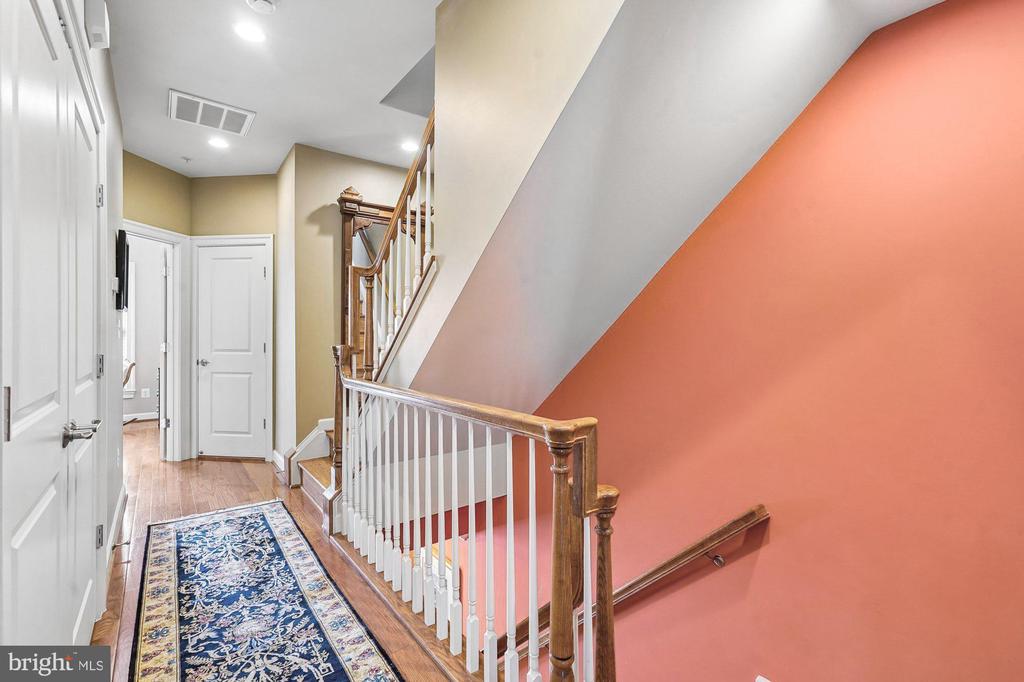 703 ROSE SQUARE