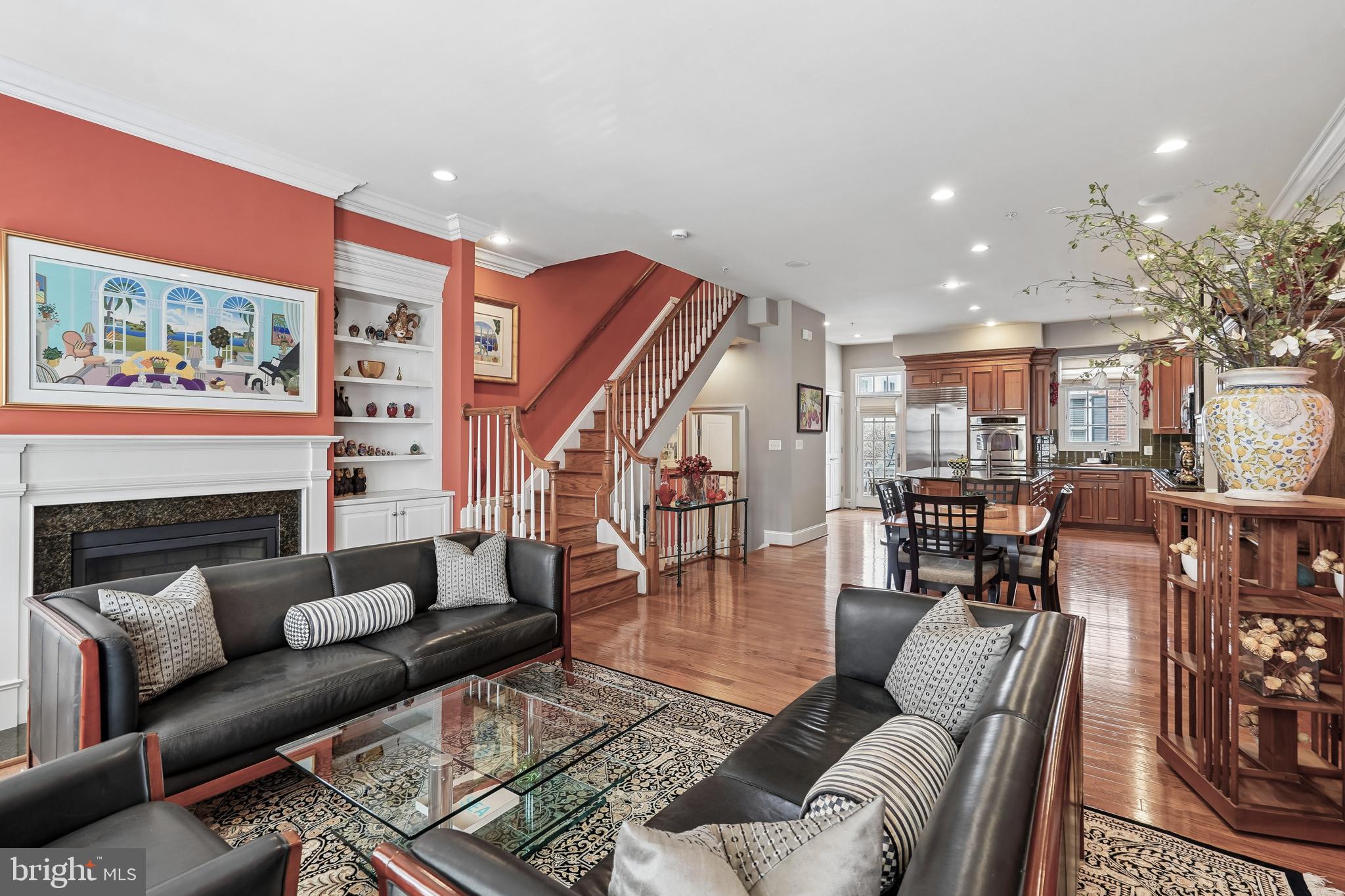 703 ROSE SQUARE