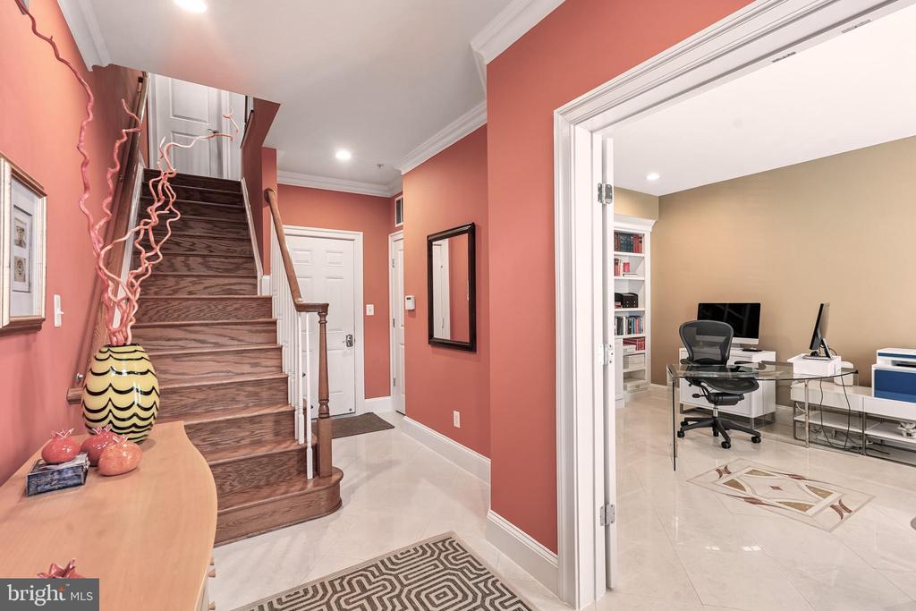 703 ROSE SQUARE