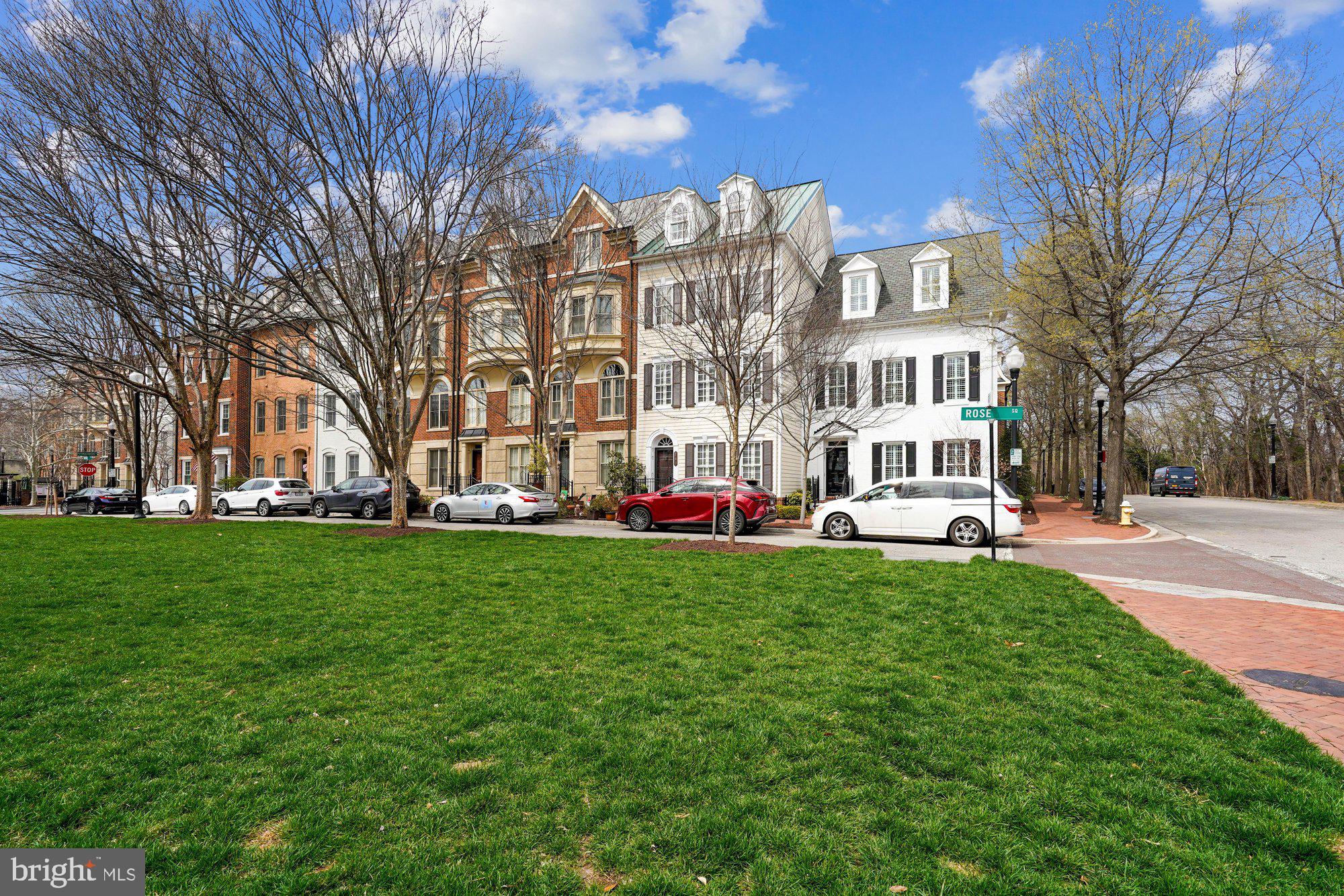 703 ROSE SQUARE