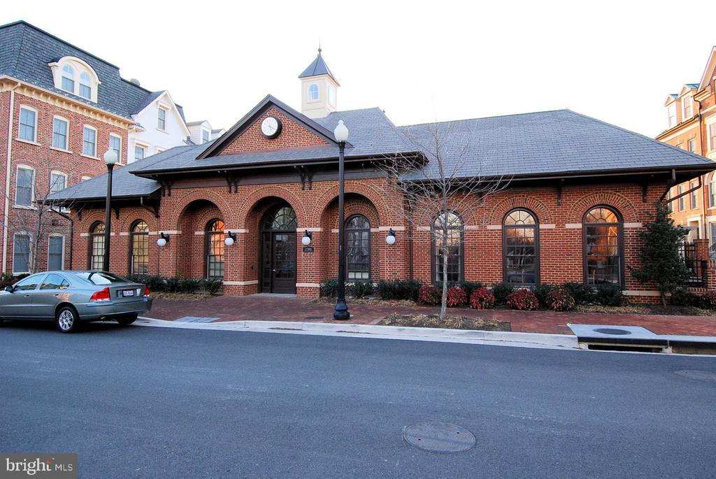 703 ROSE SQUARE