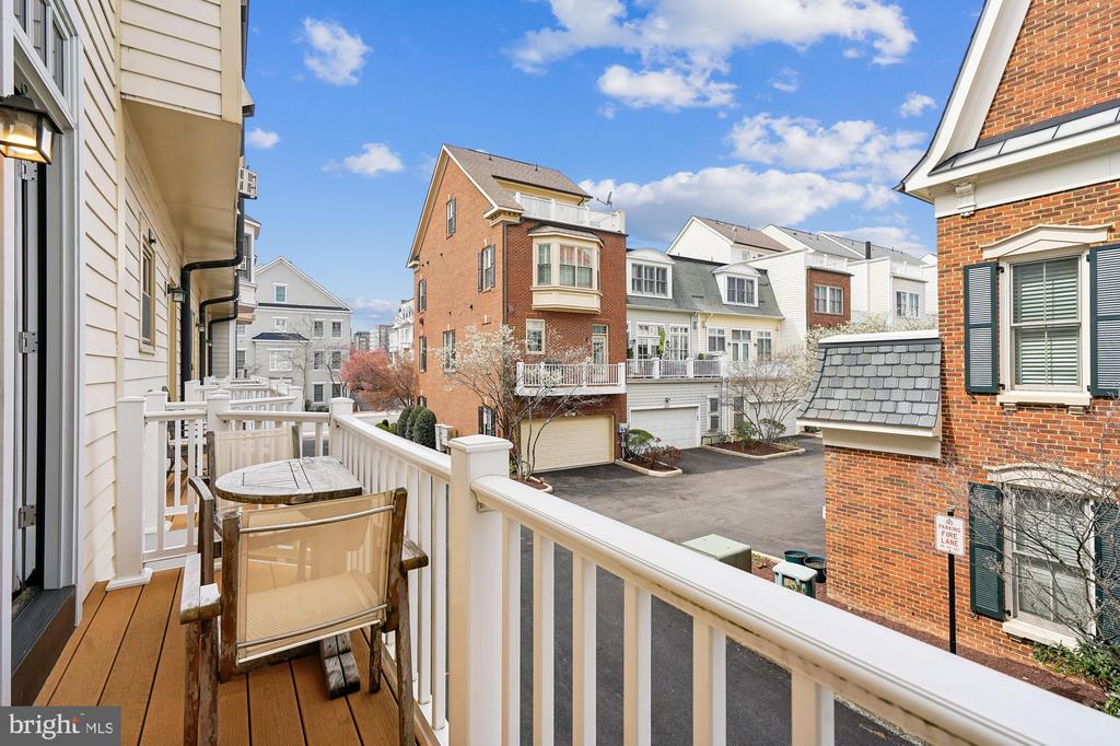 703 ROSE SQUARE