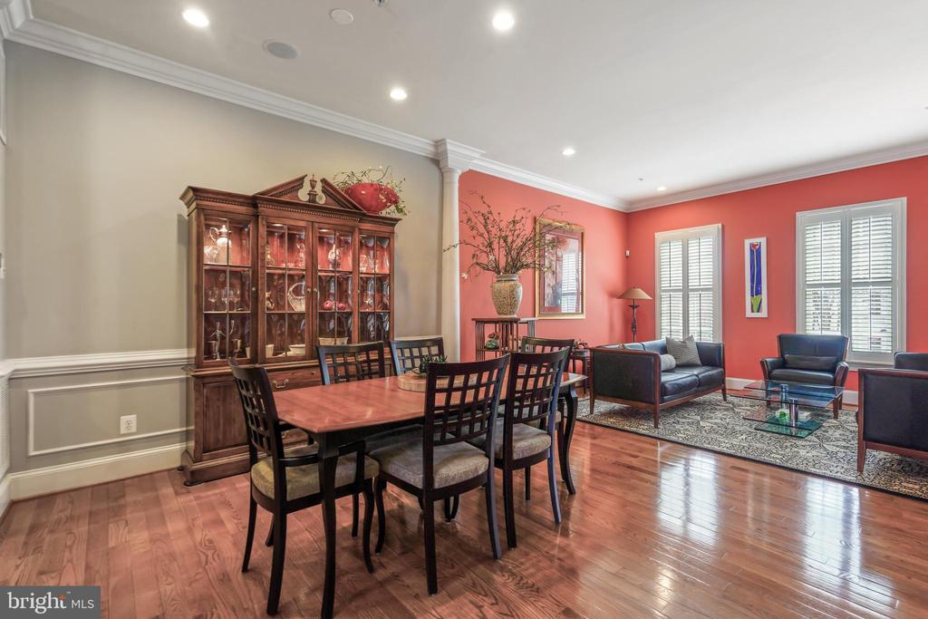 703 ROSE SQUARE