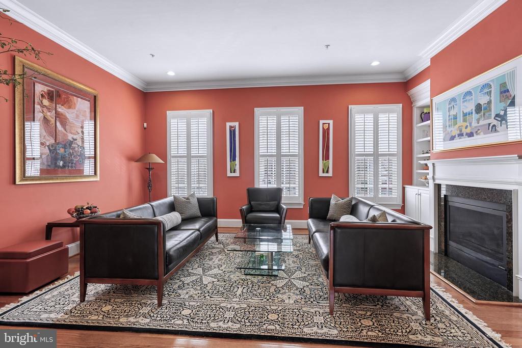 703 ROSE SQUARE