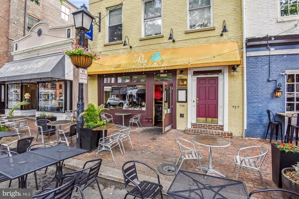 703 ROSE SQUARE