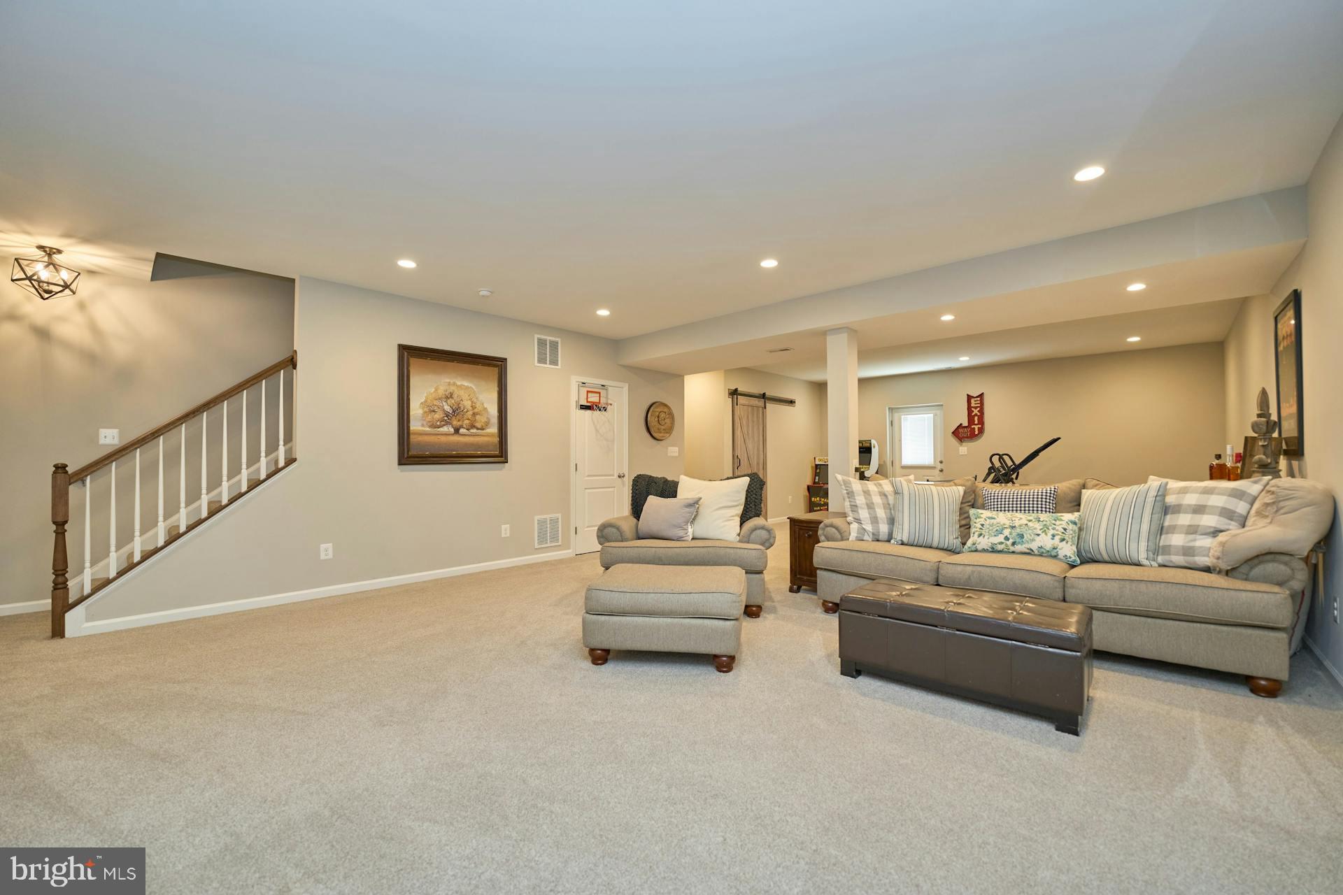 7141 Lake Dr