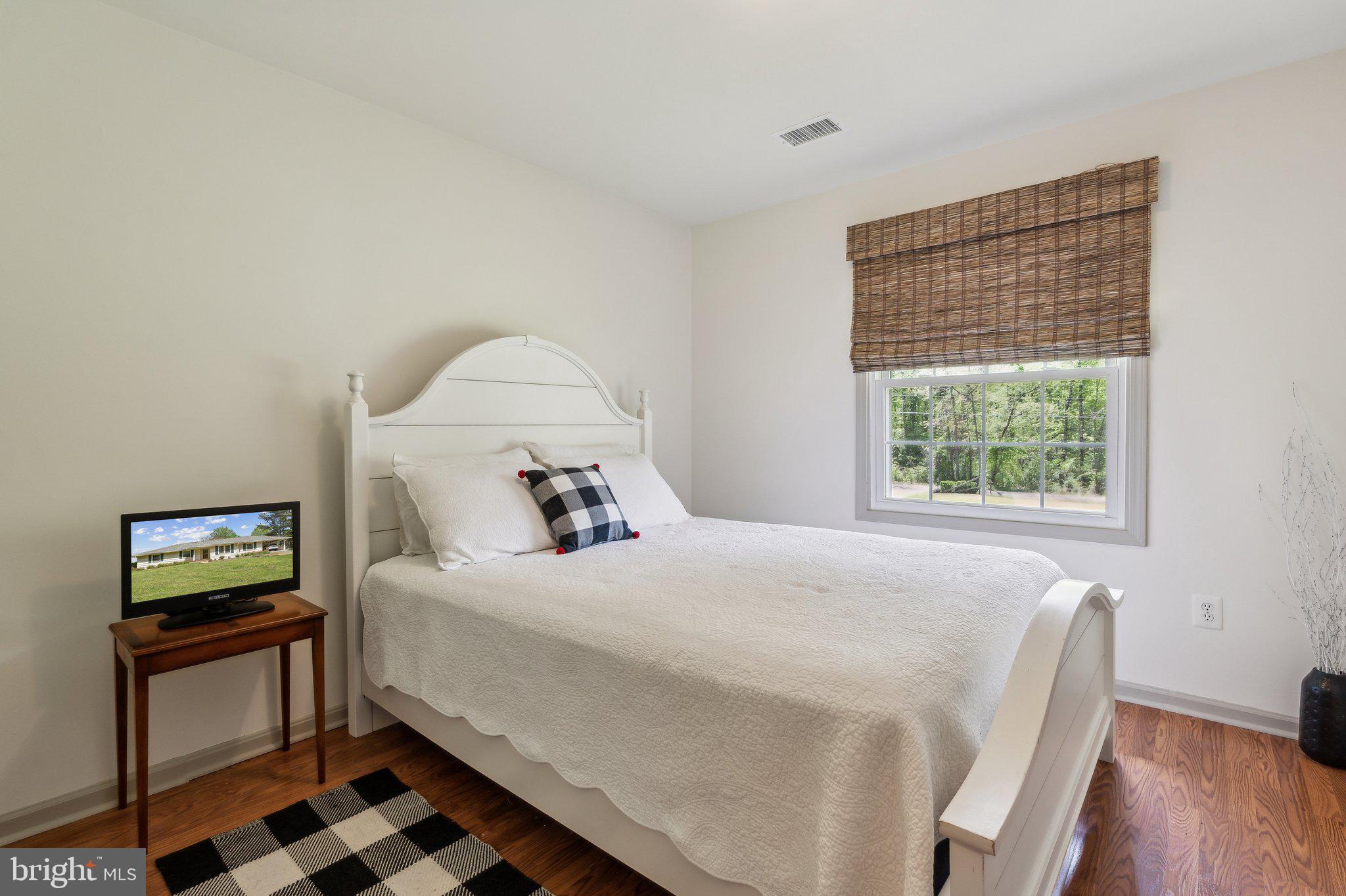 10009 Routts Hill Rd