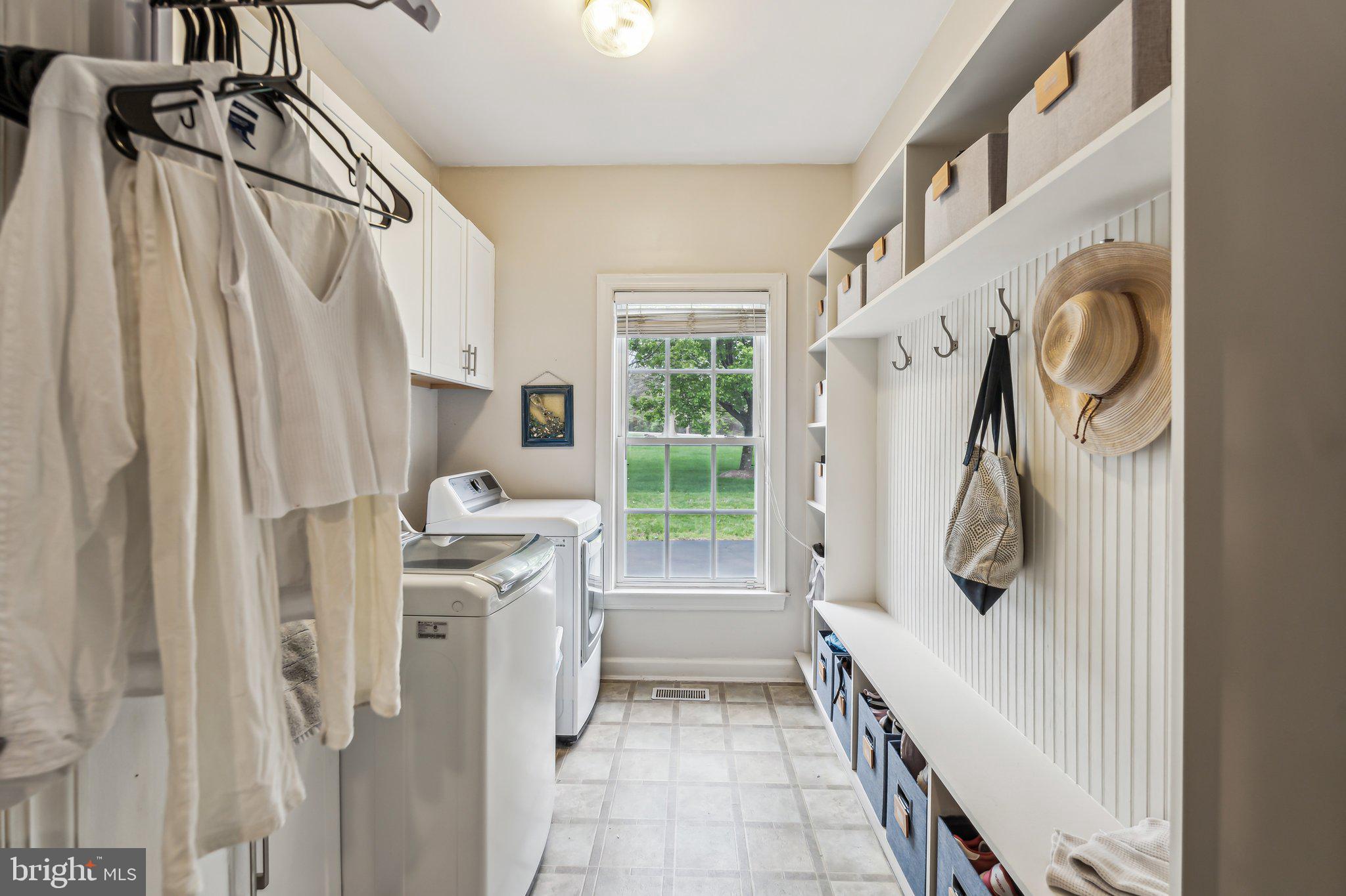 7560 Coopers Hawk Dr