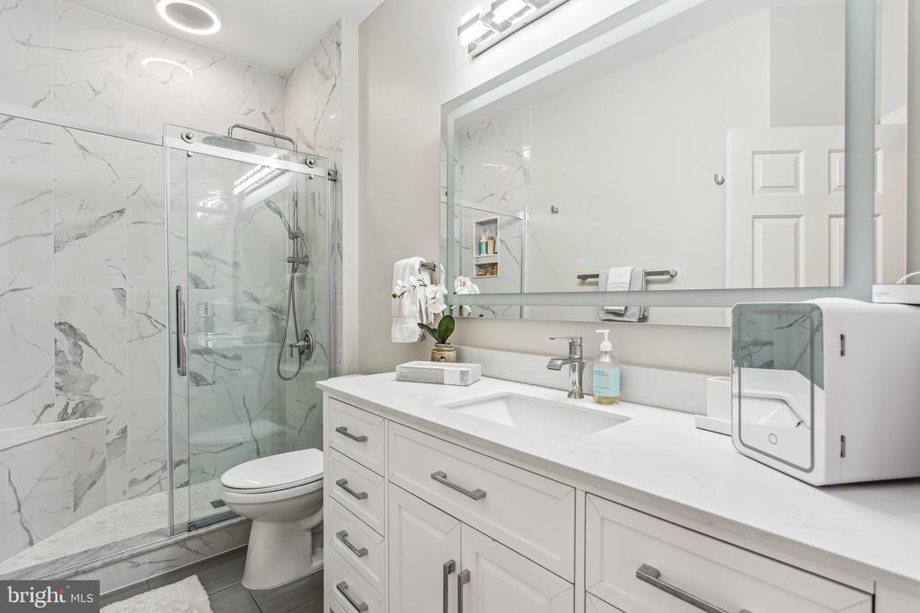 7560 Coopers Hawk Dr