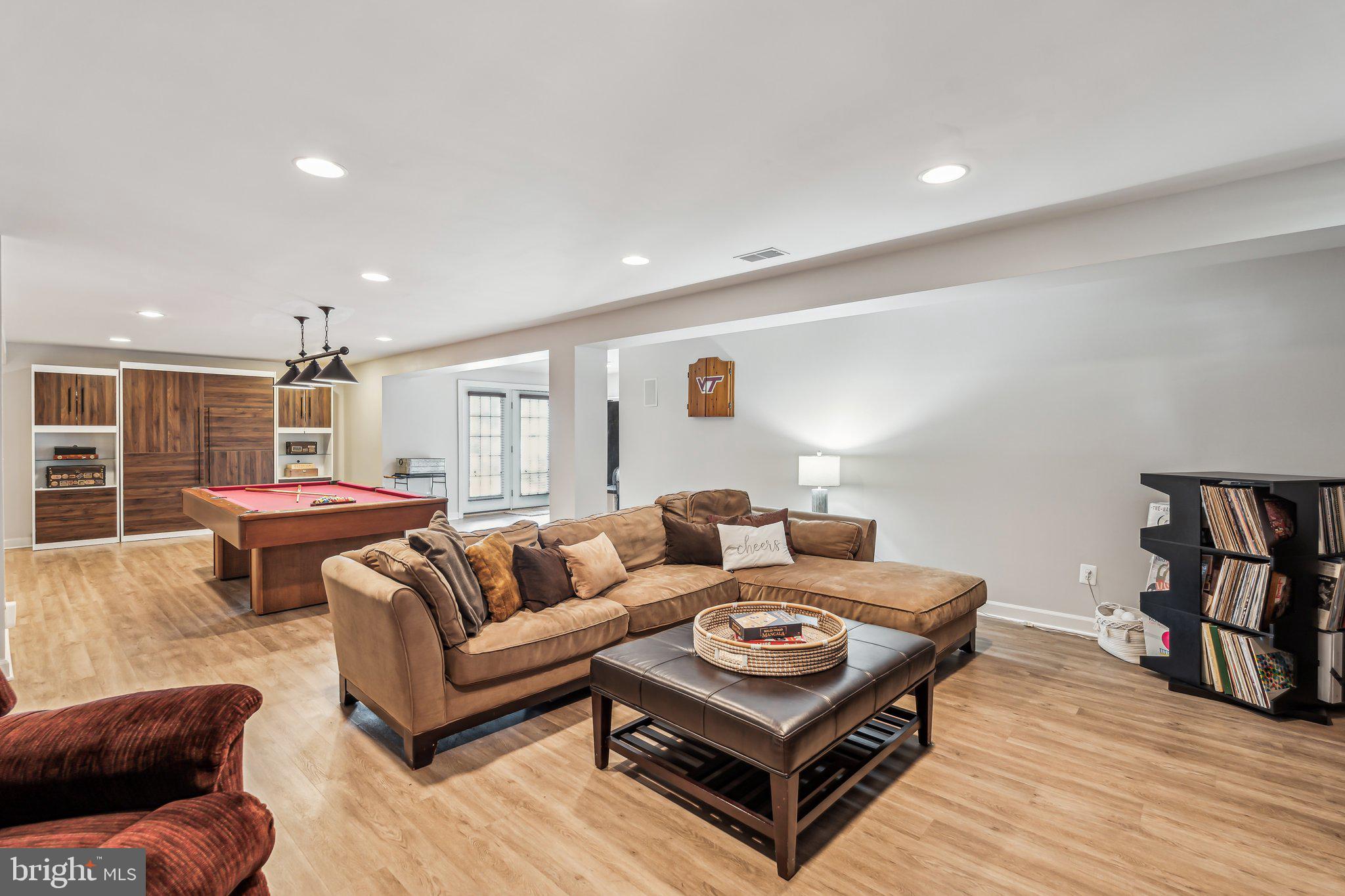 7560 Coopers Hawk Dr