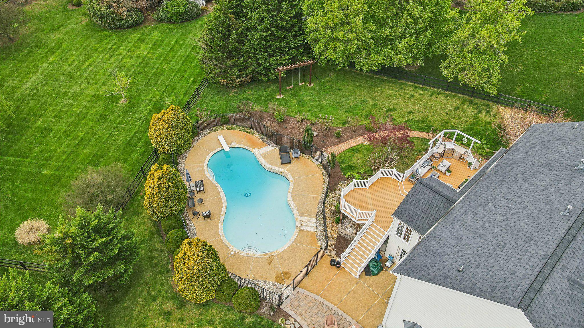 7560 Coopers Hawk Dr