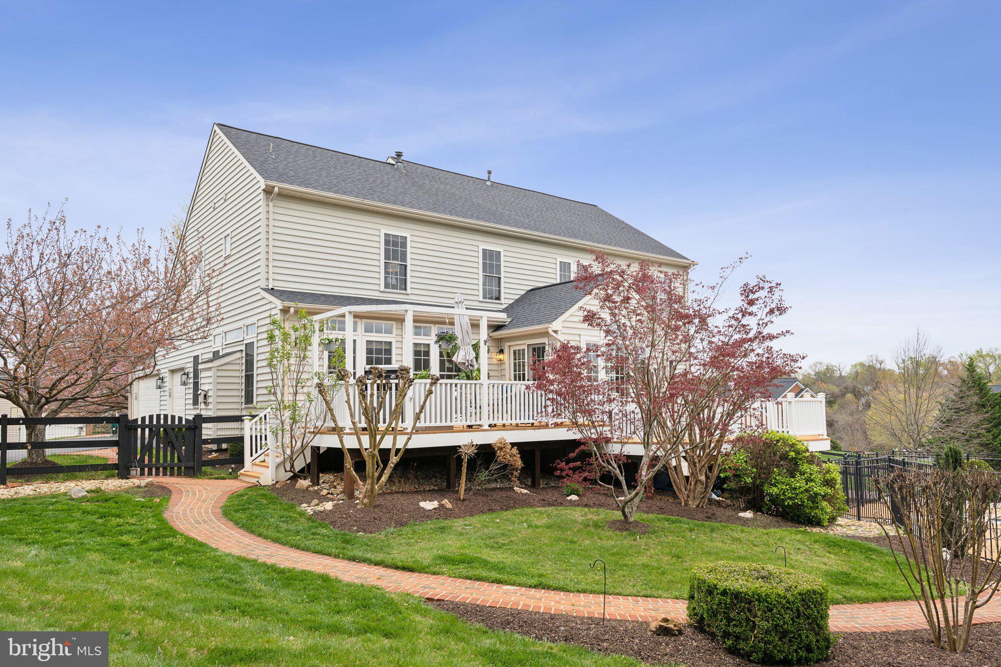 7560 Coopers Hawk Dr