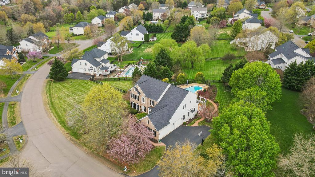 7560 Coopers Hawk Dr