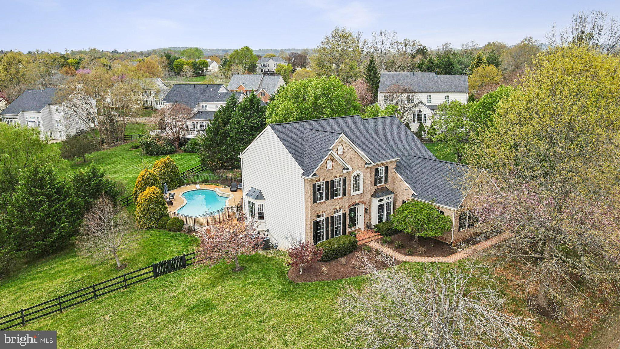 7560 Coopers Hawk Dr