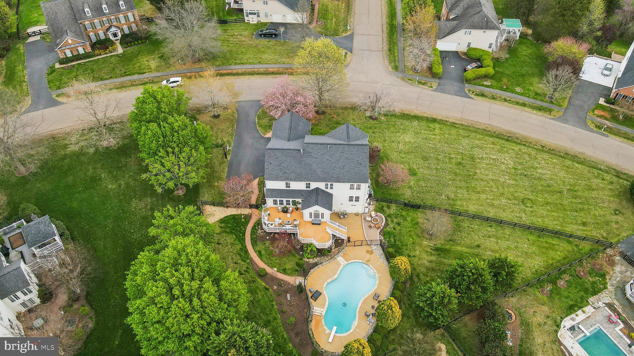 7560 Coopers Hawk Dr