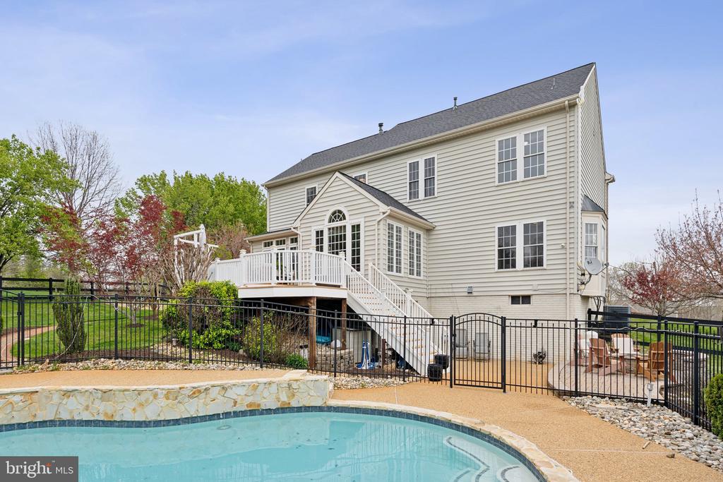 7560 Coopers Hawk Dr