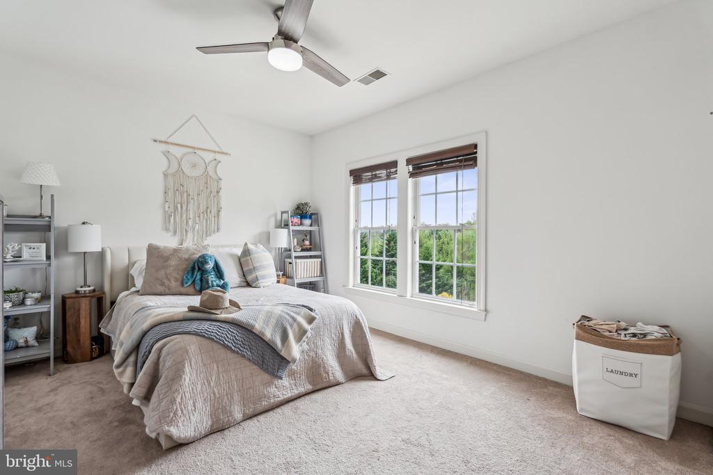 7560 Coopers Hawk Dr