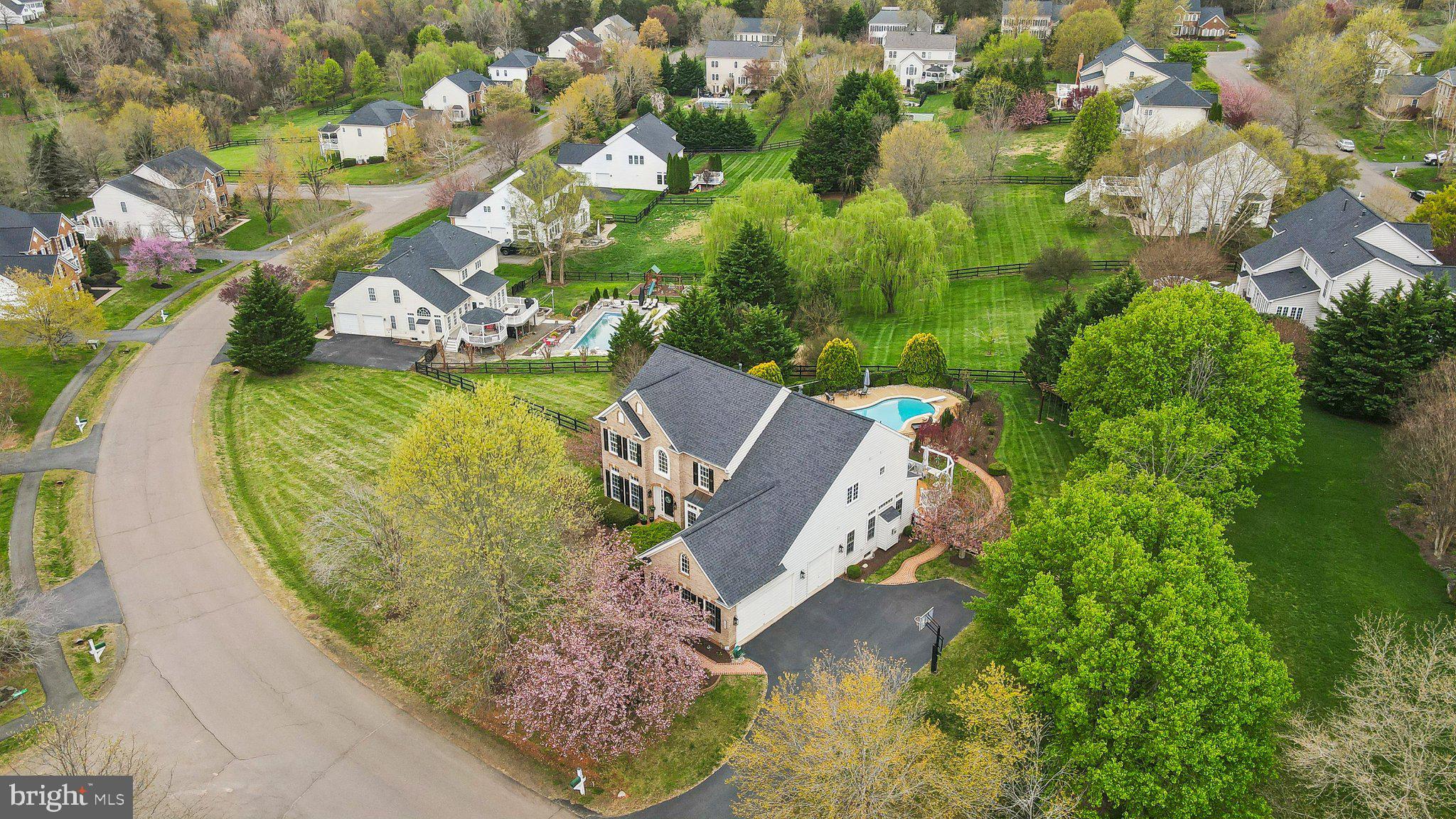 7560 Coopers Hawk Dr