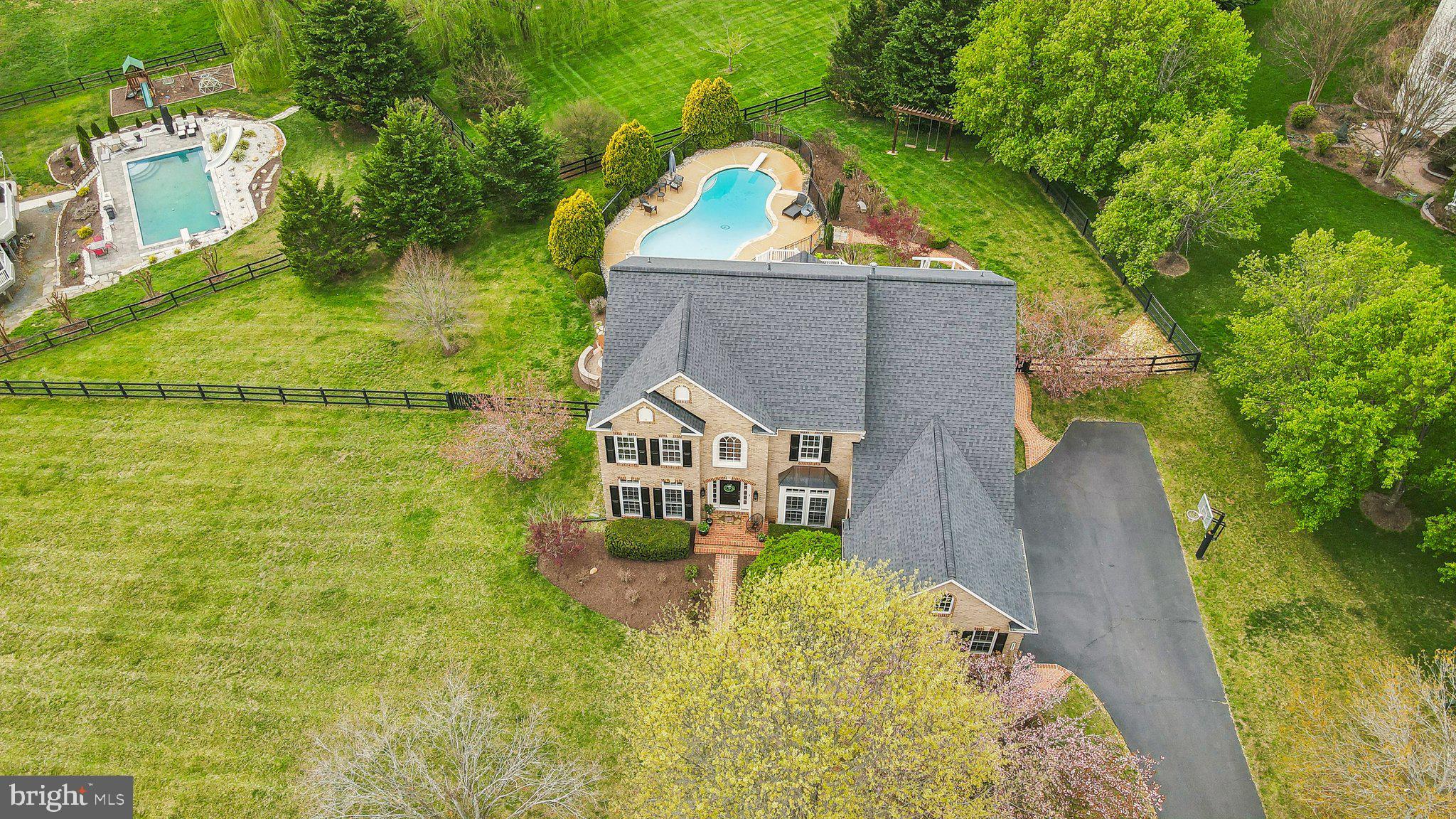 7560 Coopers Hawk Dr