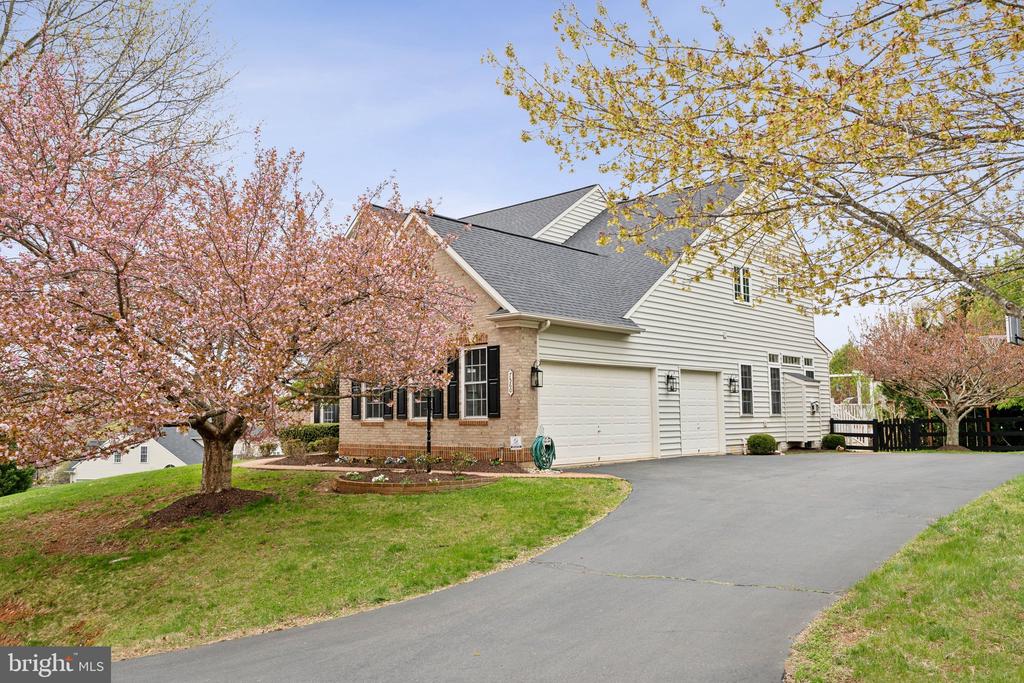 7560 Coopers Hawk Dr