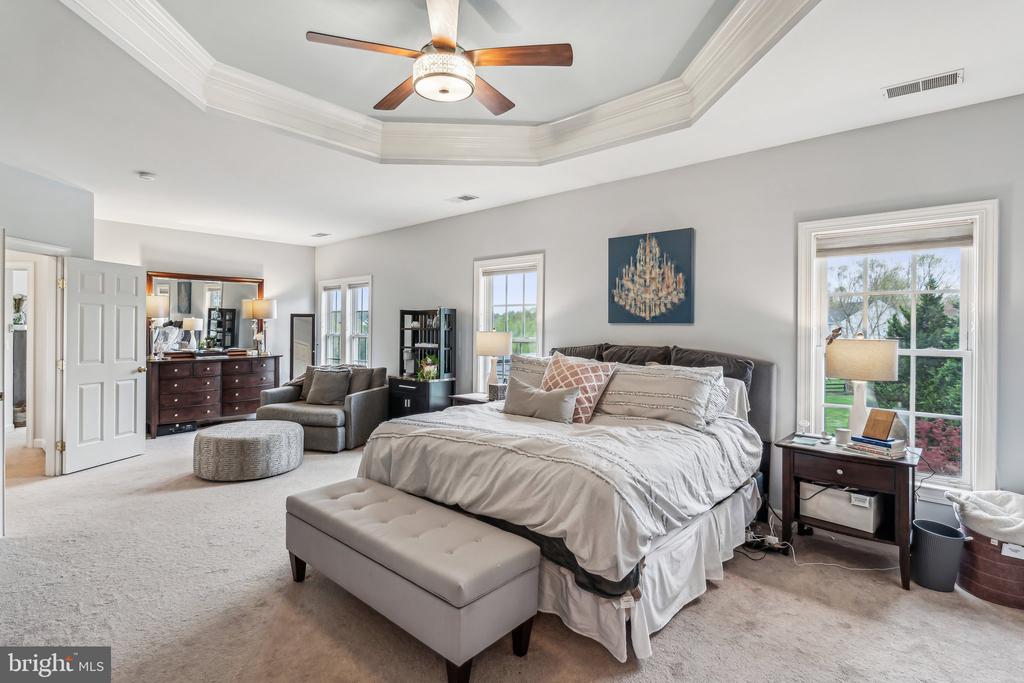 7560 Coopers Hawk Dr