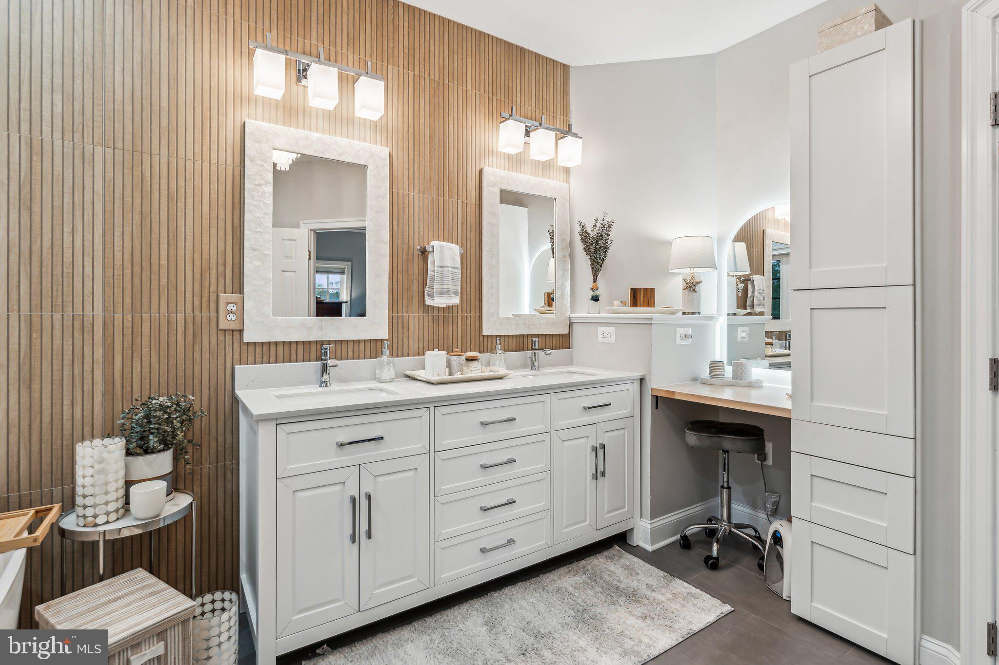 7560 Coopers Hawk Dr