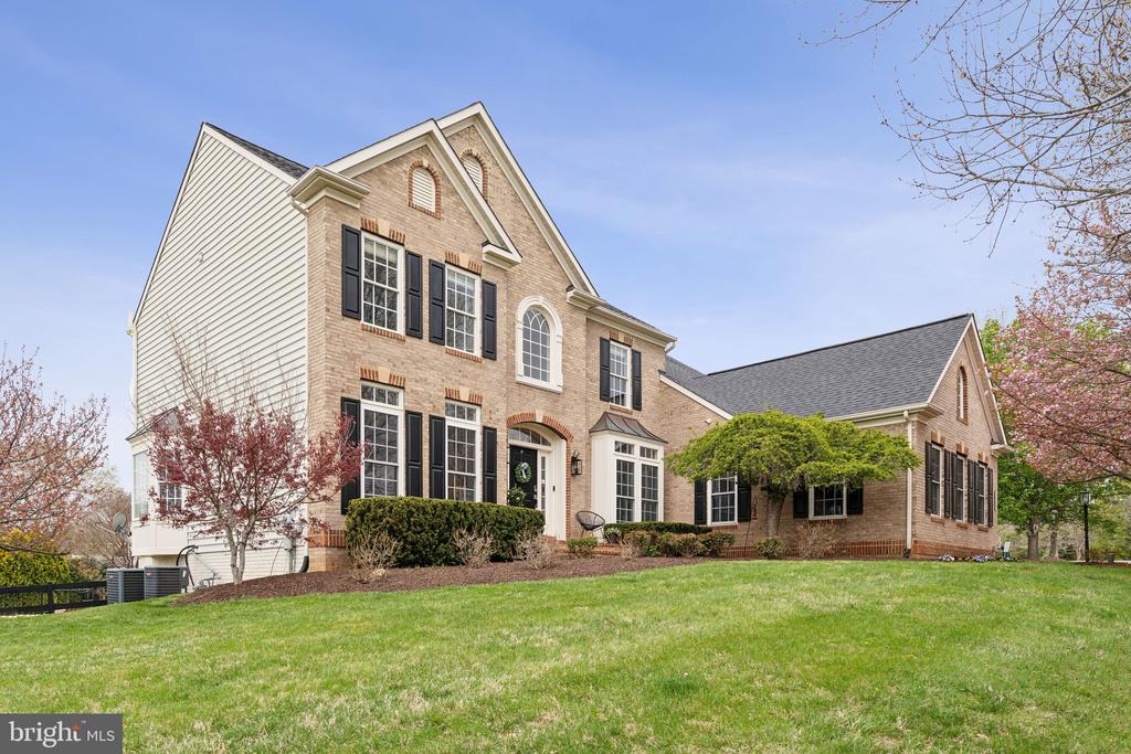 7560 Coopers Hawk Dr