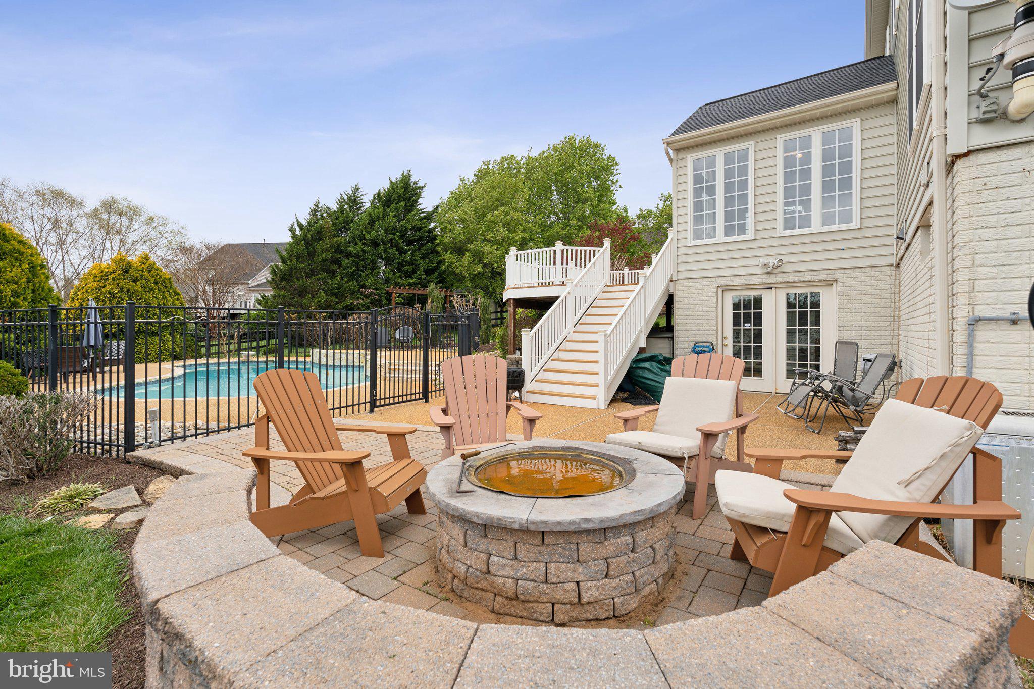 7560 Coopers Hawk Dr