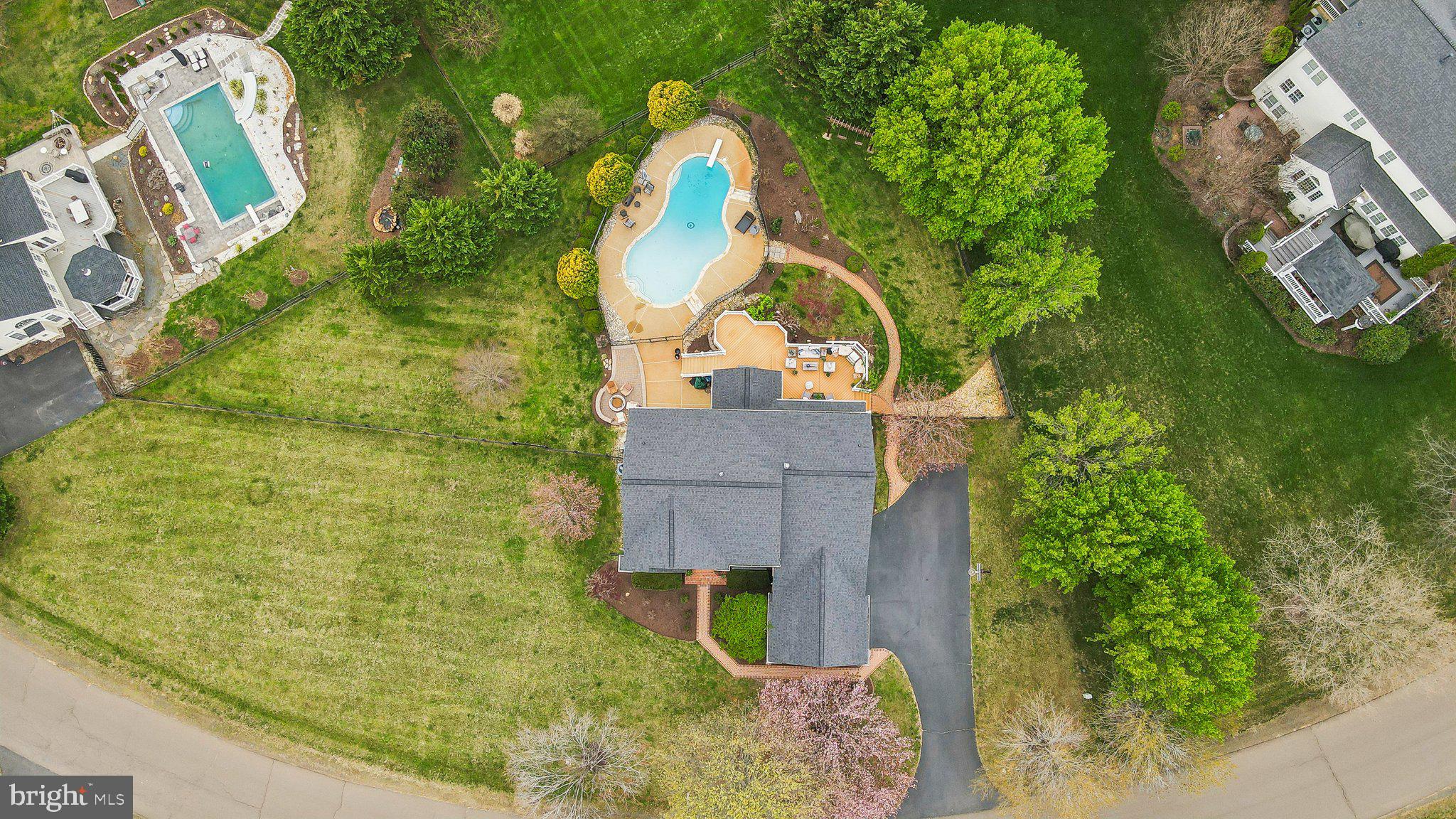 7560 Coopers Hawk Dr