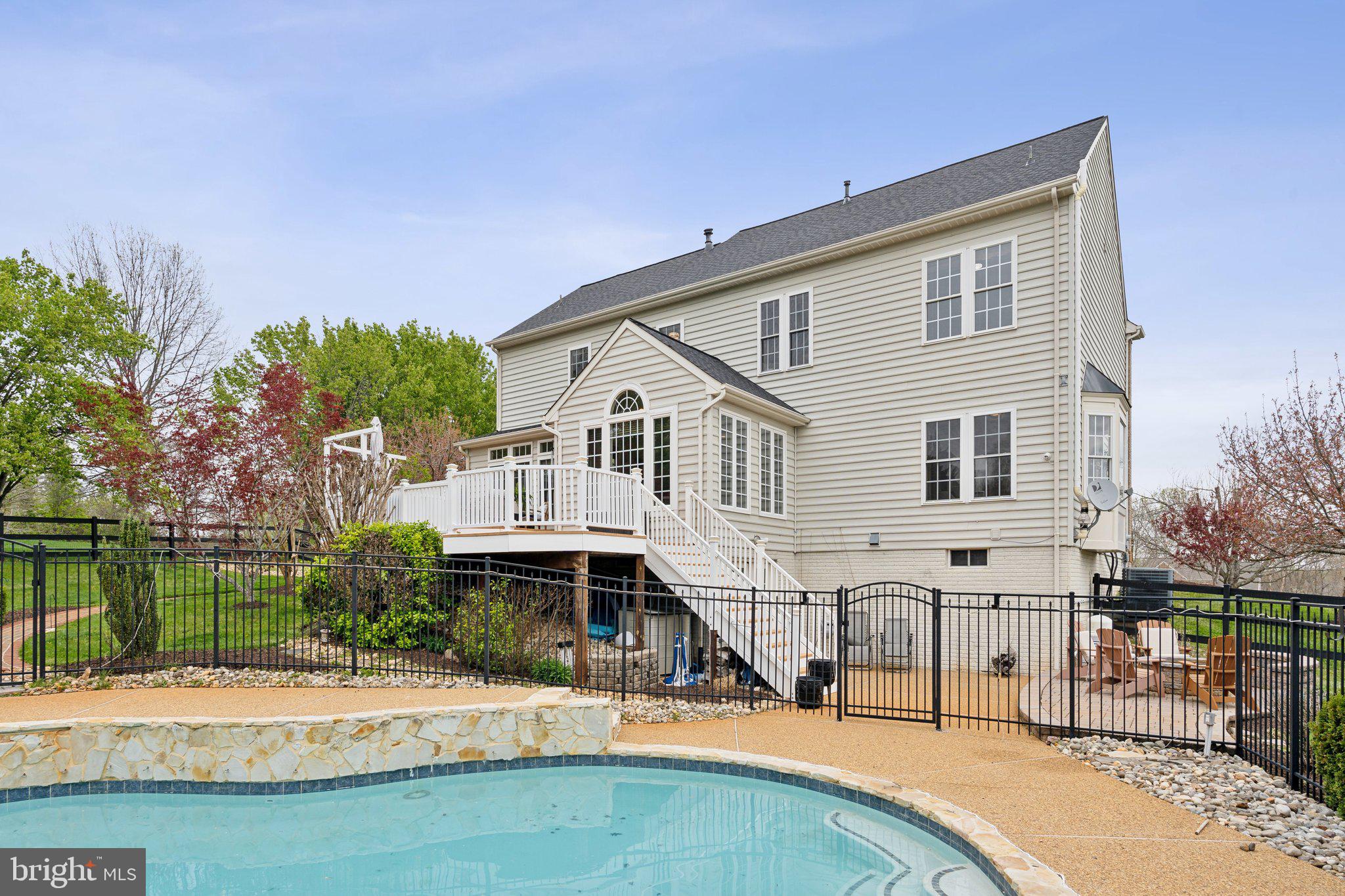 7560 Coopers Hawk Dr